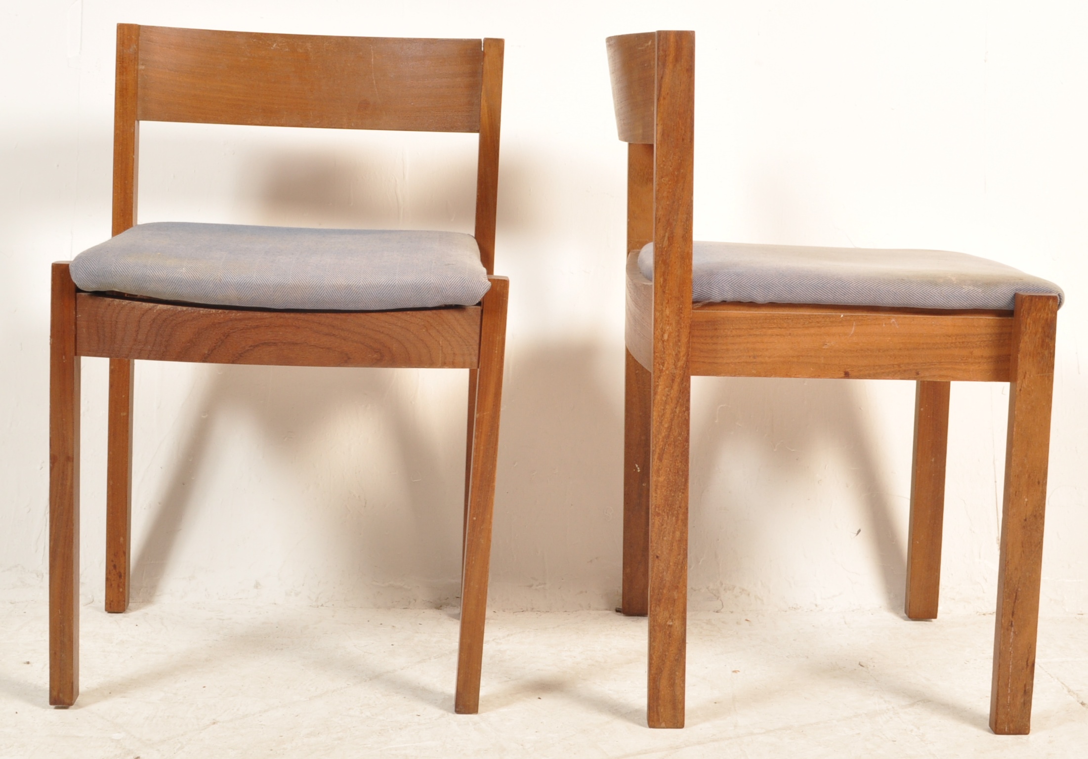 MEREDEW - BRITISH MODERN DESIGN - RETRO VINTAGE TABLE AND CHAIRS - Image 7 of 8