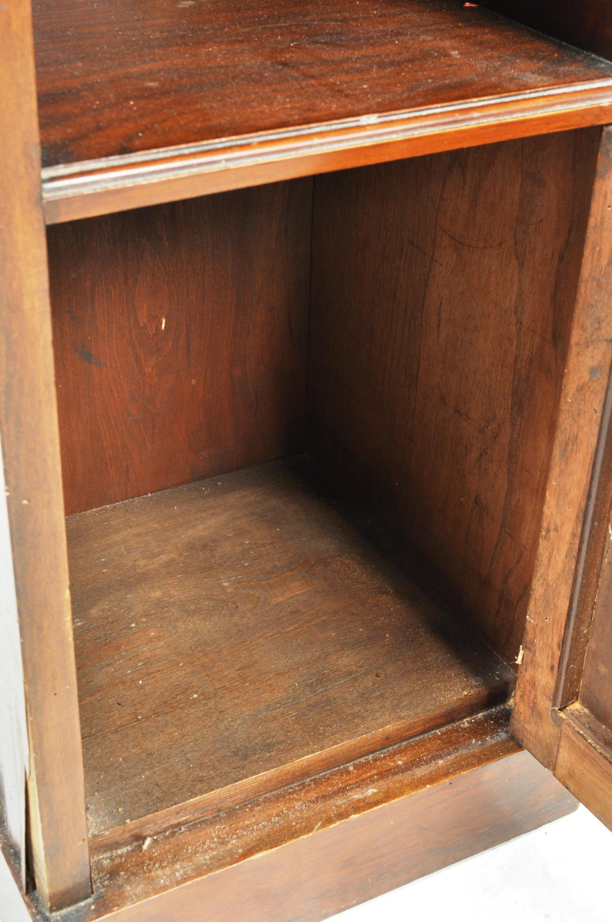 EDWARDIAN MAHOGANY BEDSIDE CABINET / CUPBOARD - Image 7 of 9