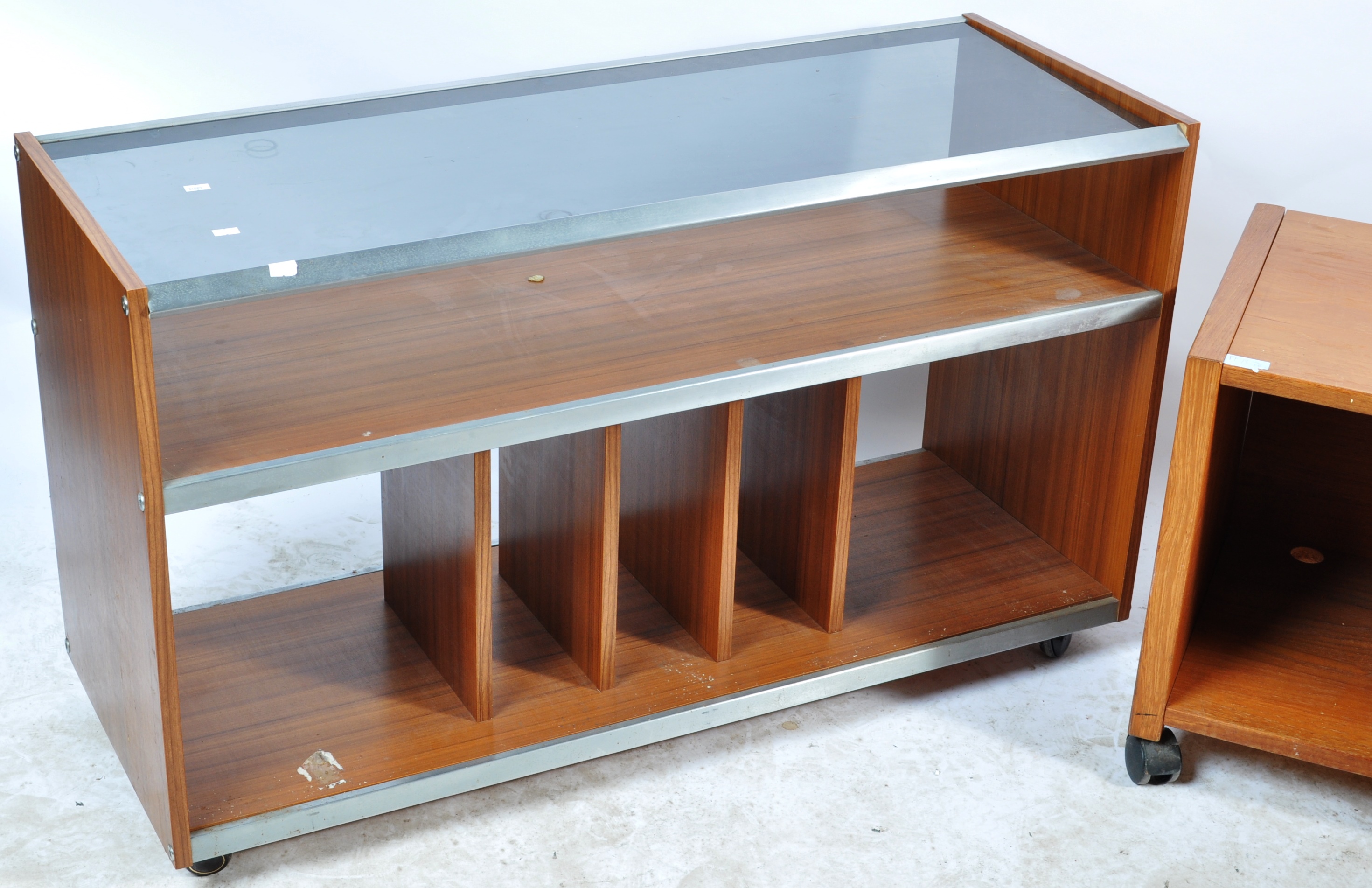 TWO RETRO VINTAGE 1960S MID 20TH CENTURY GLASS AND TEAK FRAMED COFFEE TABLE - Bild 2 aus 7