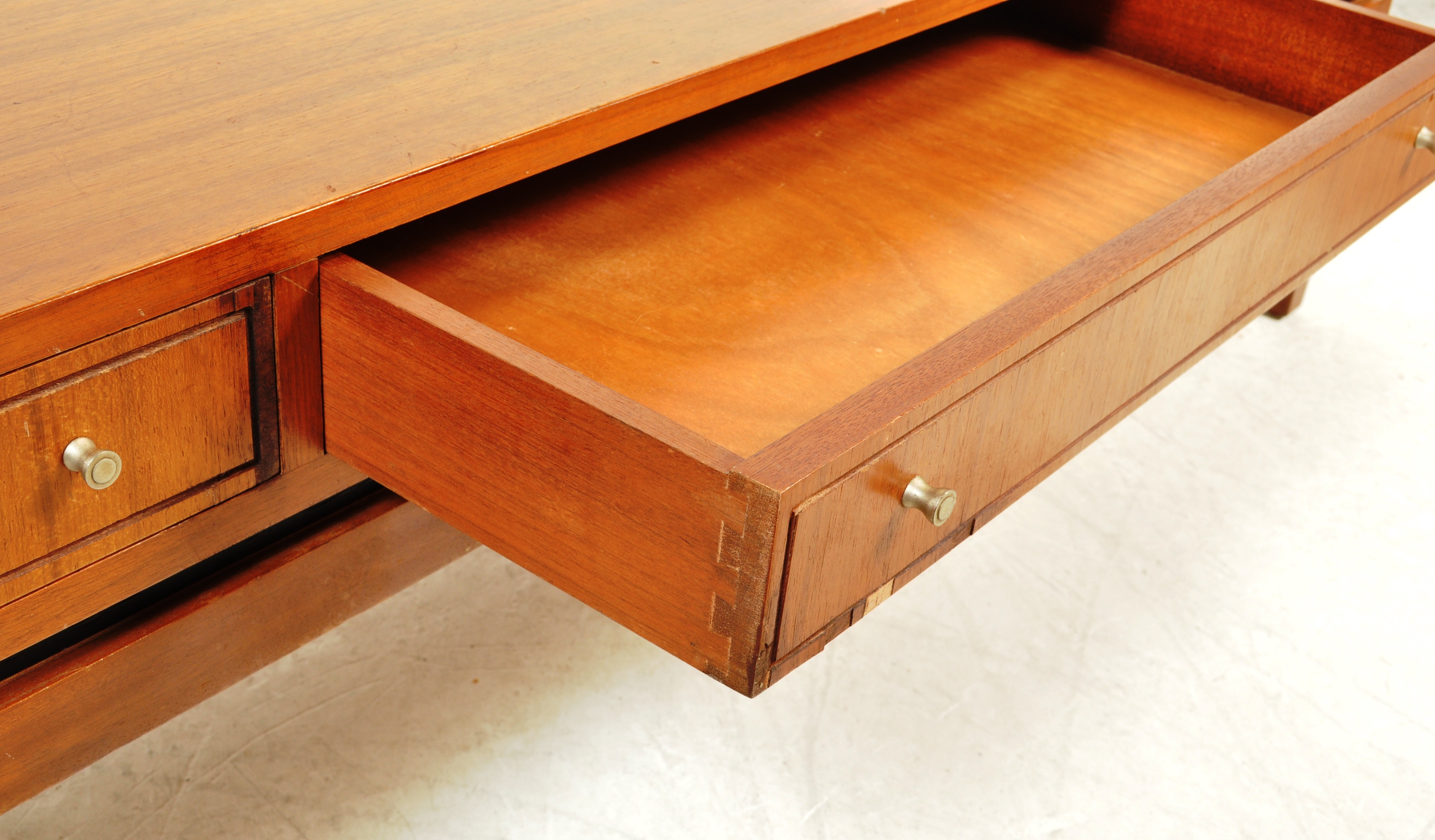 RETRO VINTAGE TEAK WOOD COFFEE TABLE - Image 5 of 6