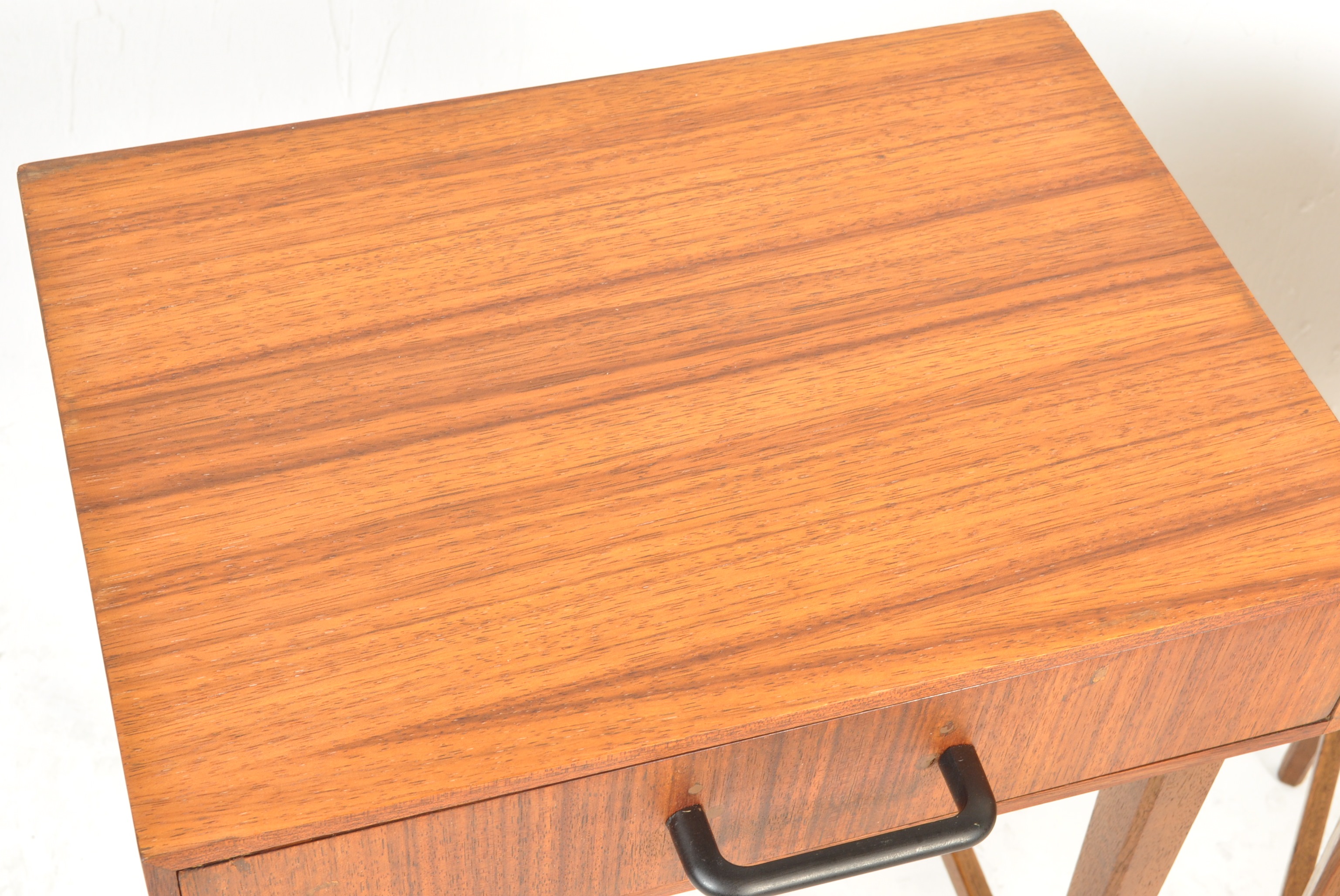 1960’S TEAK WOOD BEDSIDE CABINETS / TABLES BY MEREDEW - Bild 4 aus 8