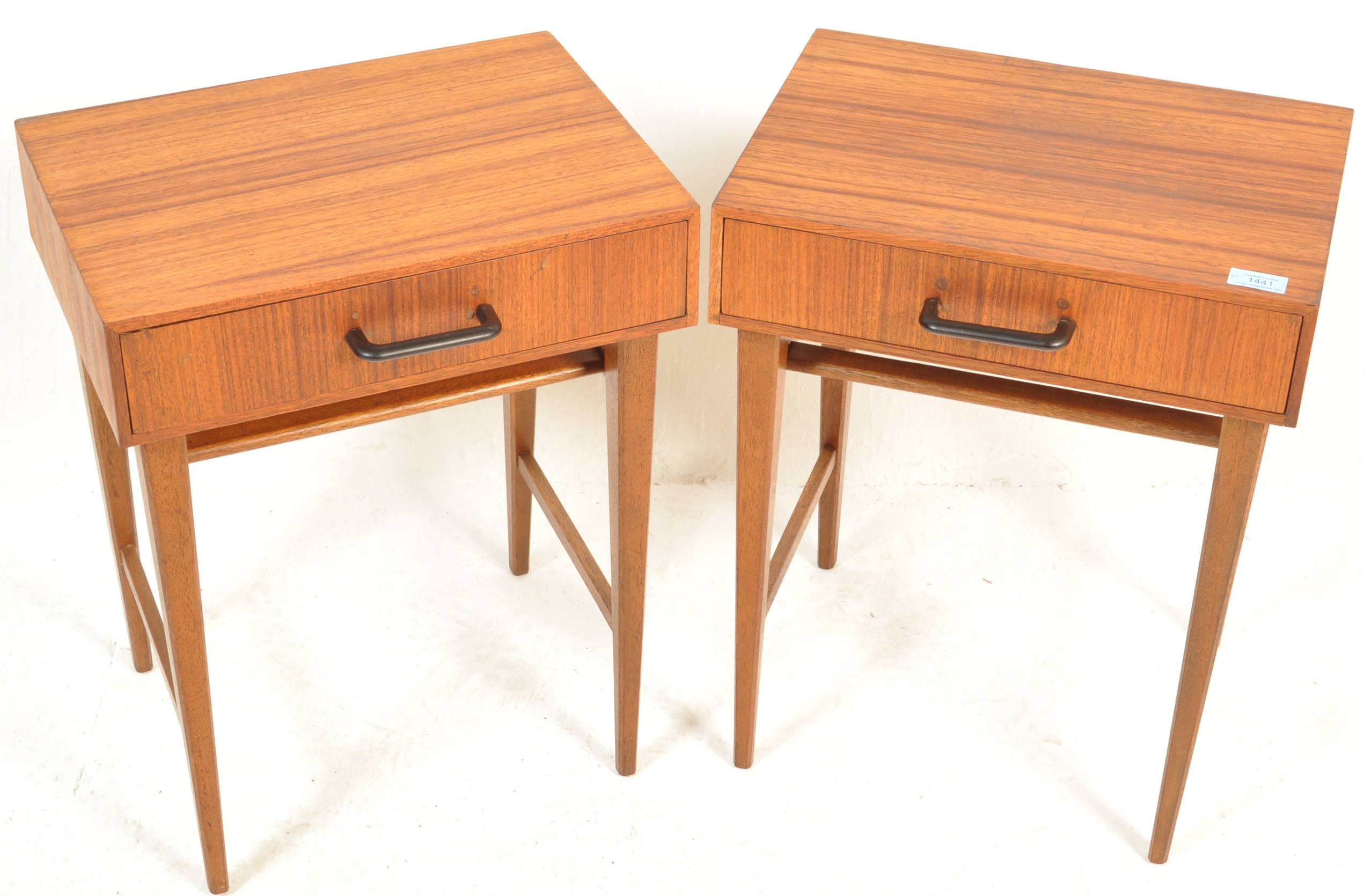 1960’S TEAK WOOD BEDSIDE CABINETS / TABLES BY MEREDEW - Bild 2 aus 8