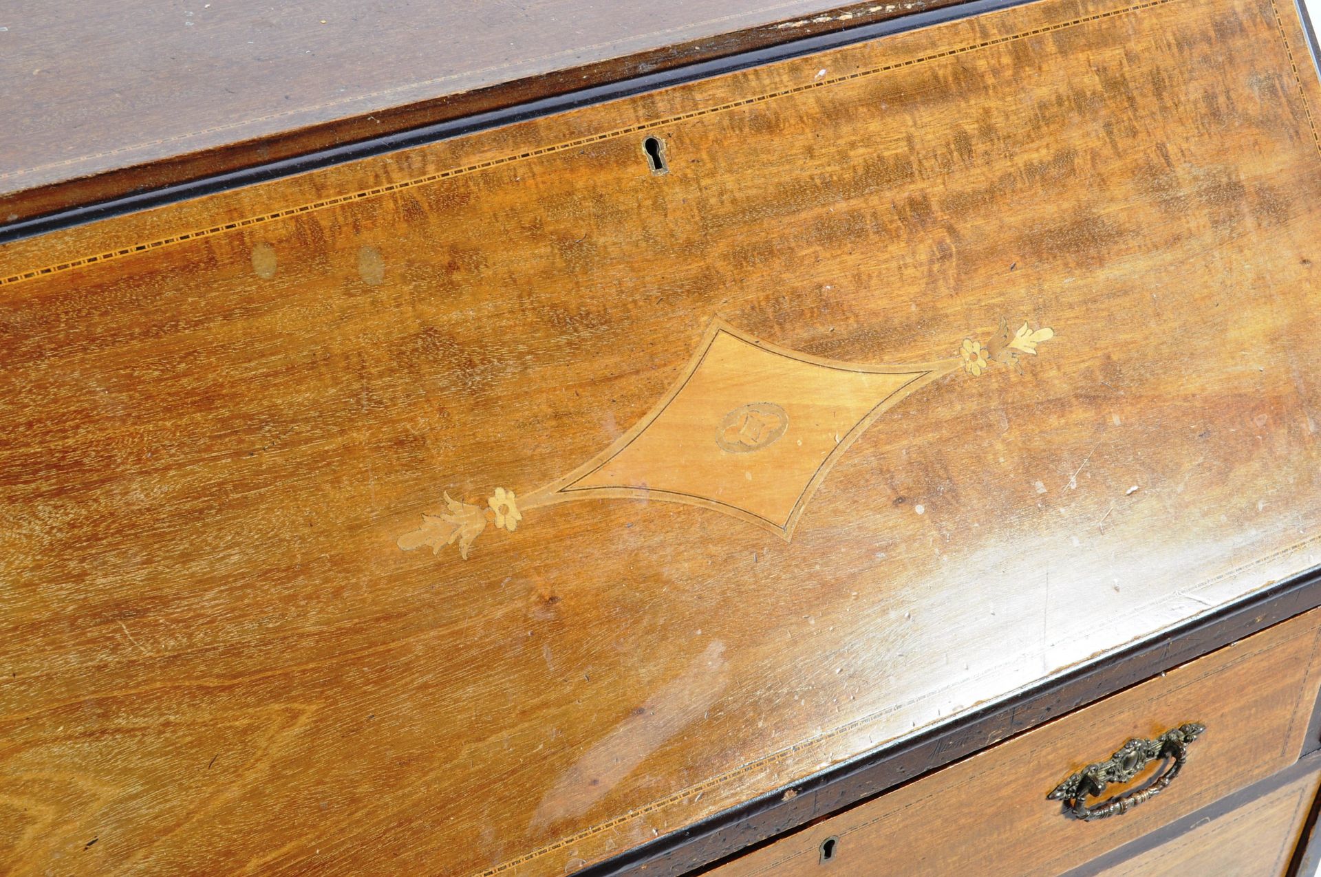 EDWARDIAN CIRCA 1910 OAK INLAID BUREAU - Bild 6 aus 11