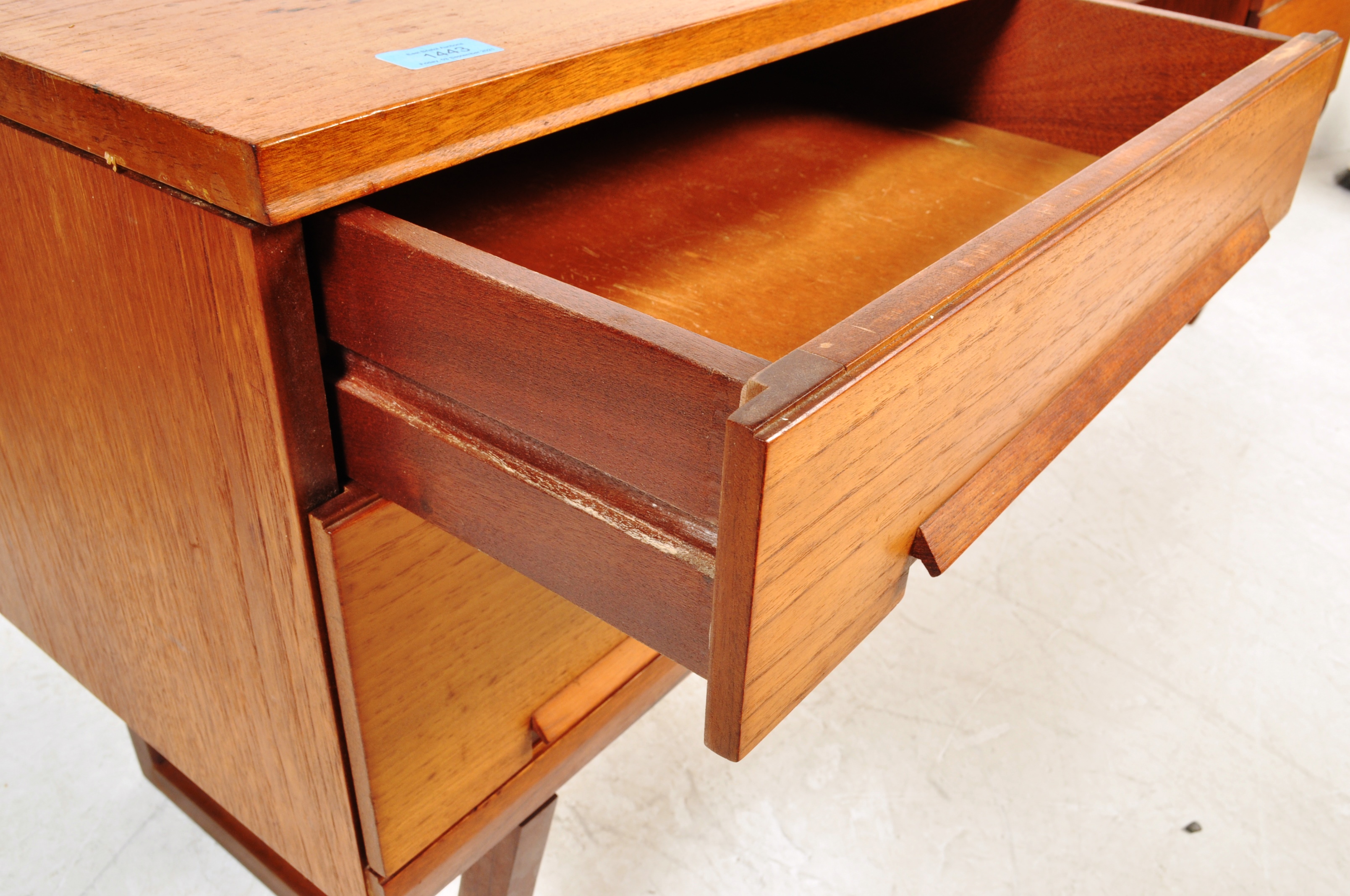 1950’S TEAK WOOD DESK BY WHITE & NEWTON - Bild 4 aus 5