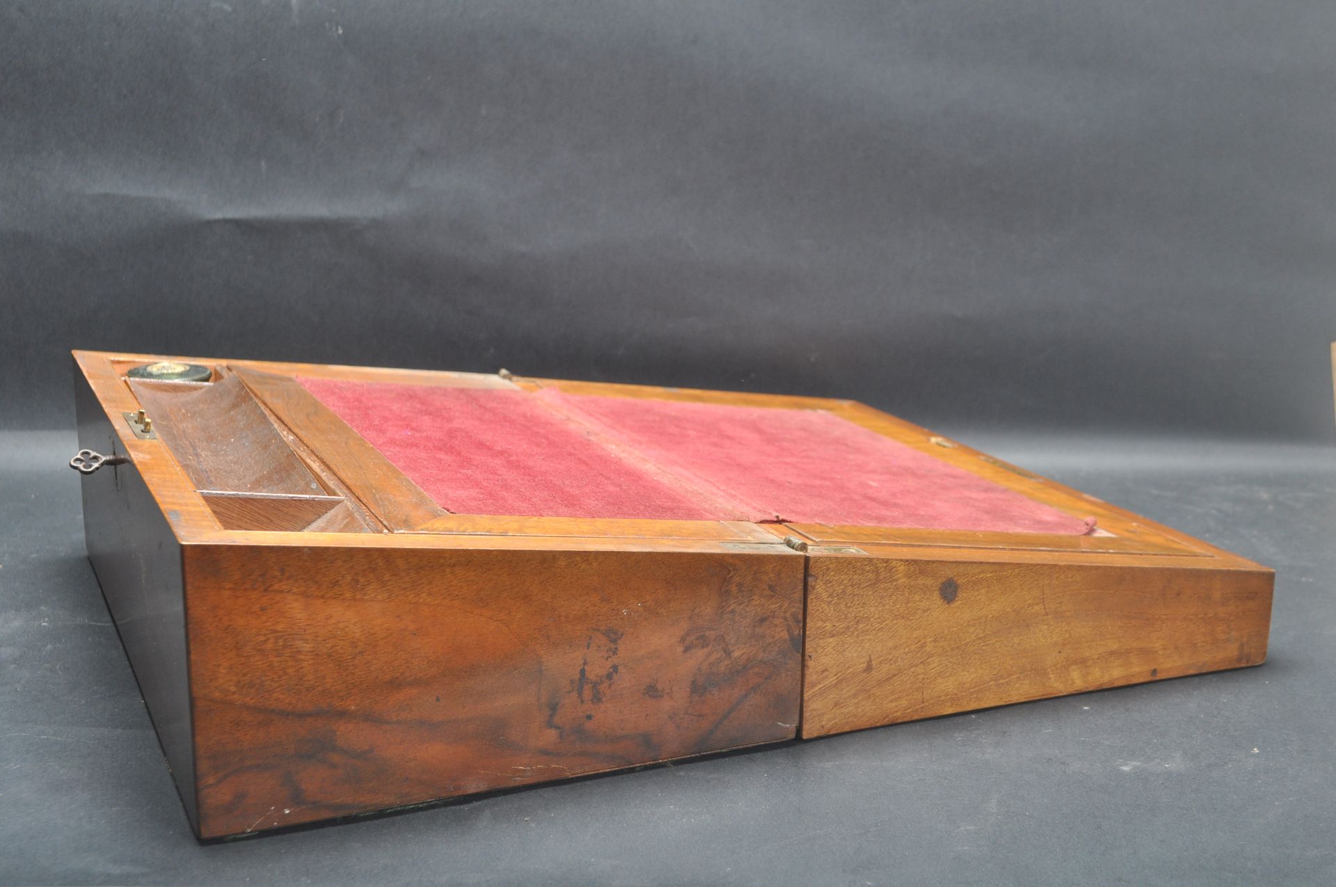 19TH CENTURY VICTORIAN WALNUT WRITING SLOPE - Image 3 of 5