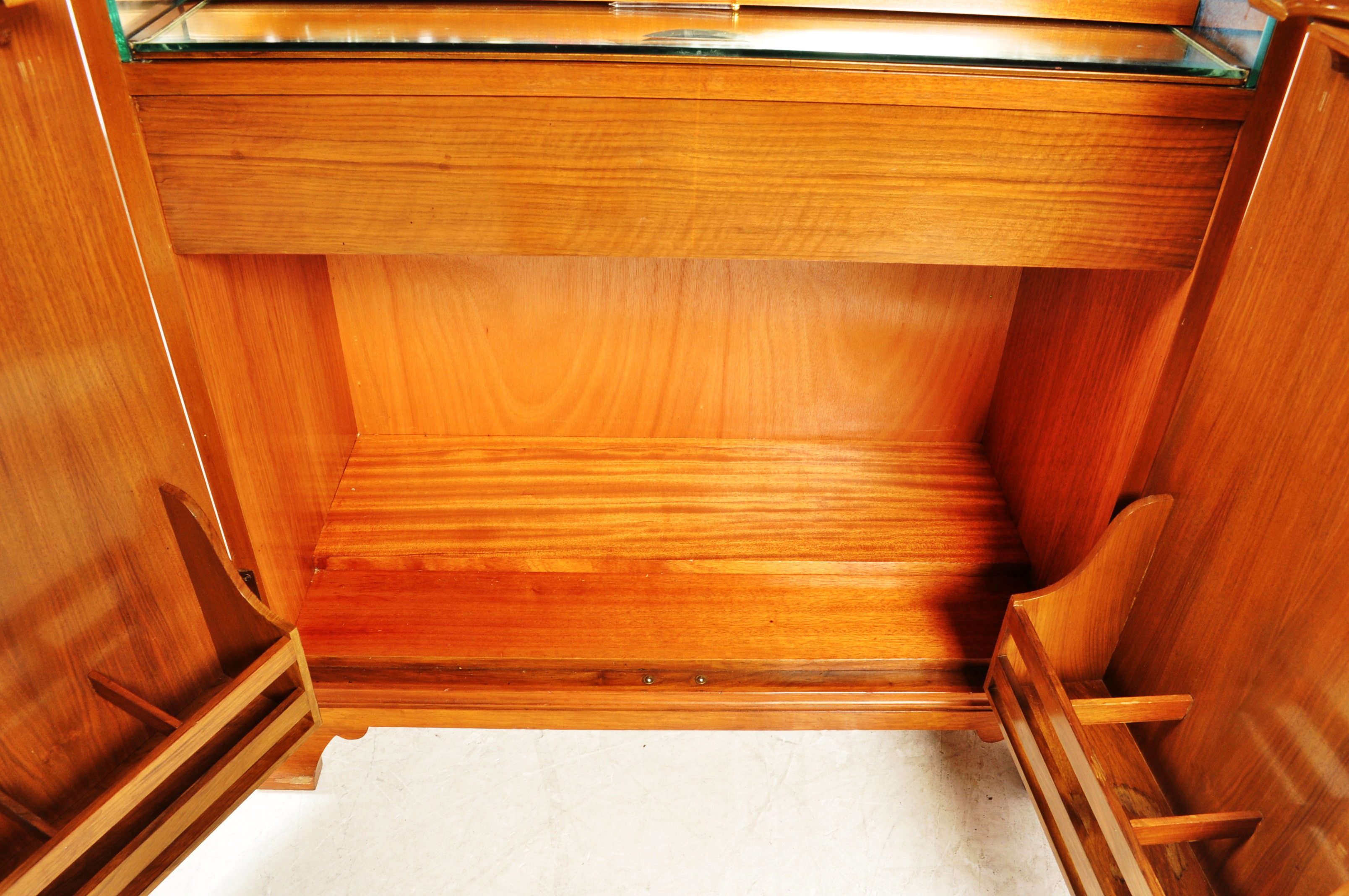 1970’S LIGHT OAK DRINKS CABINET / COCKTAIL CABINET - Image 7 of 7