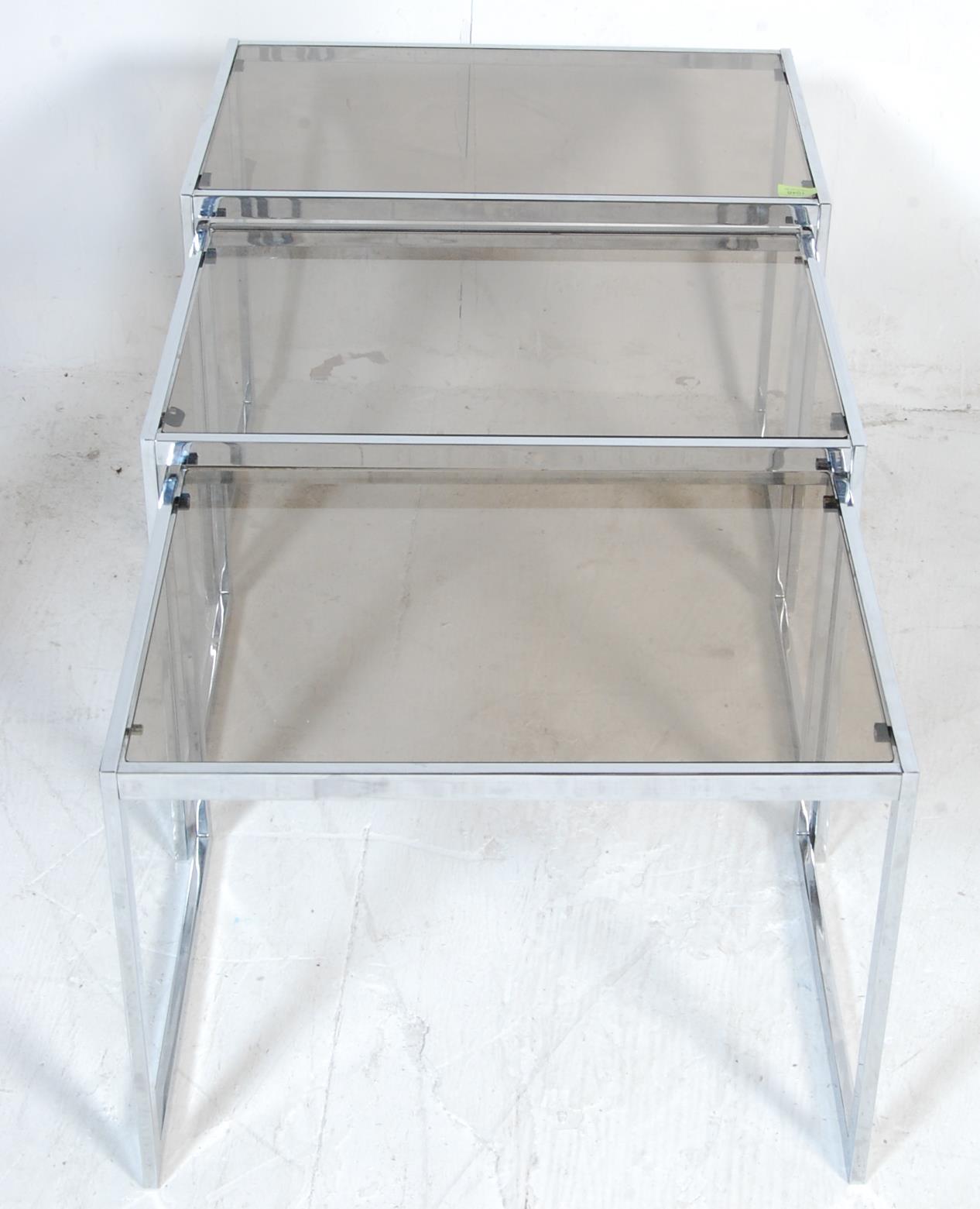 RETRO VINTAGE LATE 20TH CENTURY CHROME NEST OF TABLES - Image 2 of 4