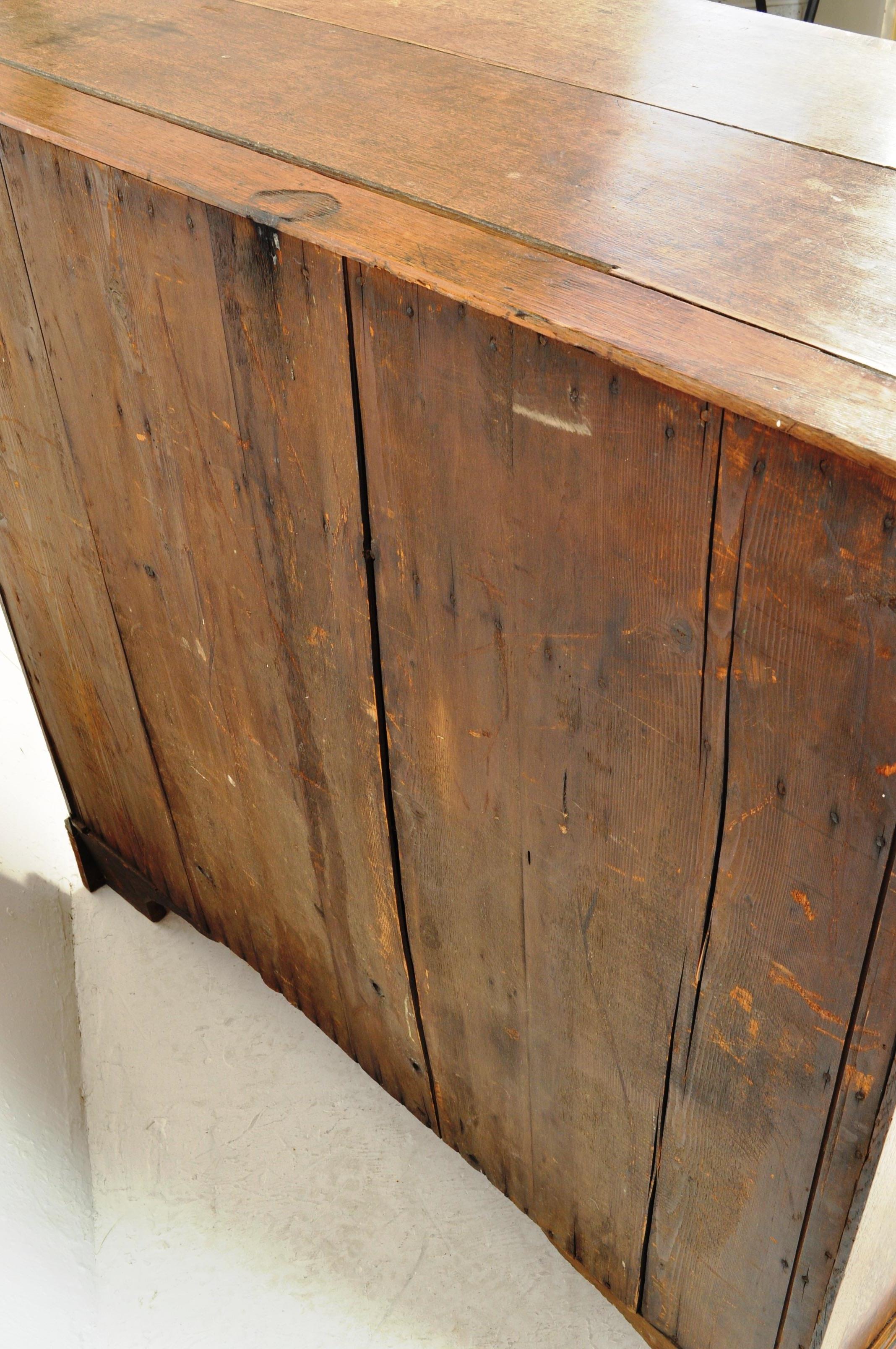 19TH CENTURY GEORGE IV OAK AND MAHOGANY BANDED CHEST OF DRAWERS - Image 6 of 7