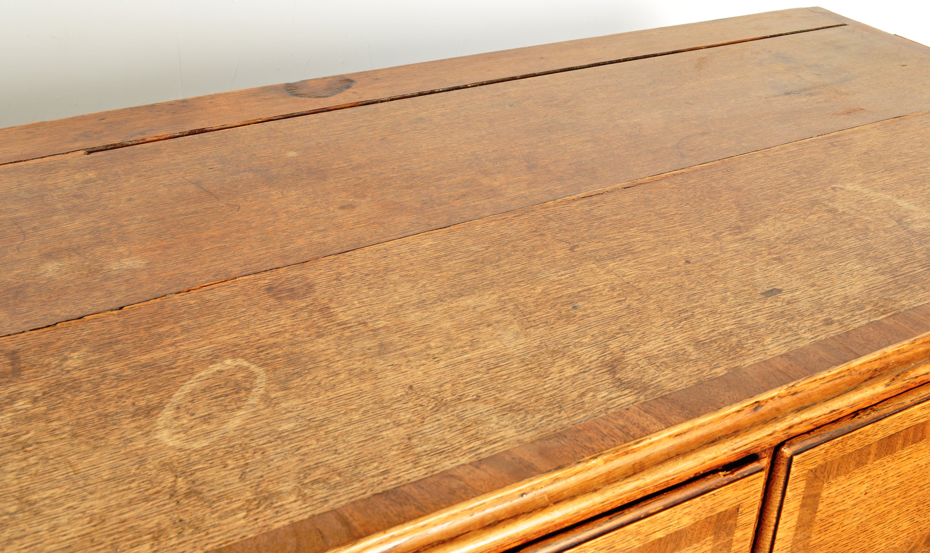 19TH CENTURY GEORGE IV OAK AND MAHOGANY BANDED CHEST OF DRAWERS - Image 3 of 7