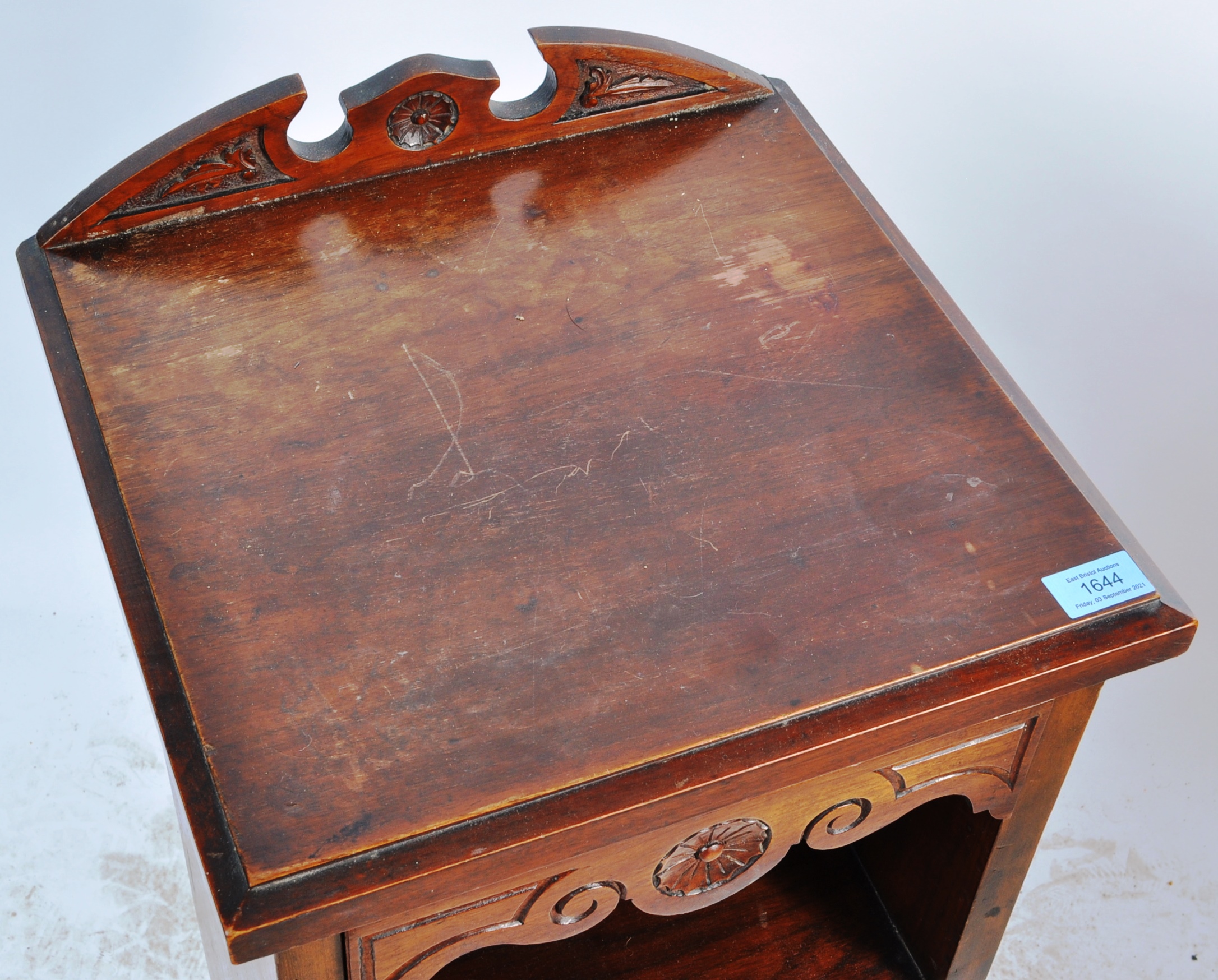 EDWARDIAN MAHOGANY BEDSIDE CABINET / CUPBOARD - Image 2 of 9