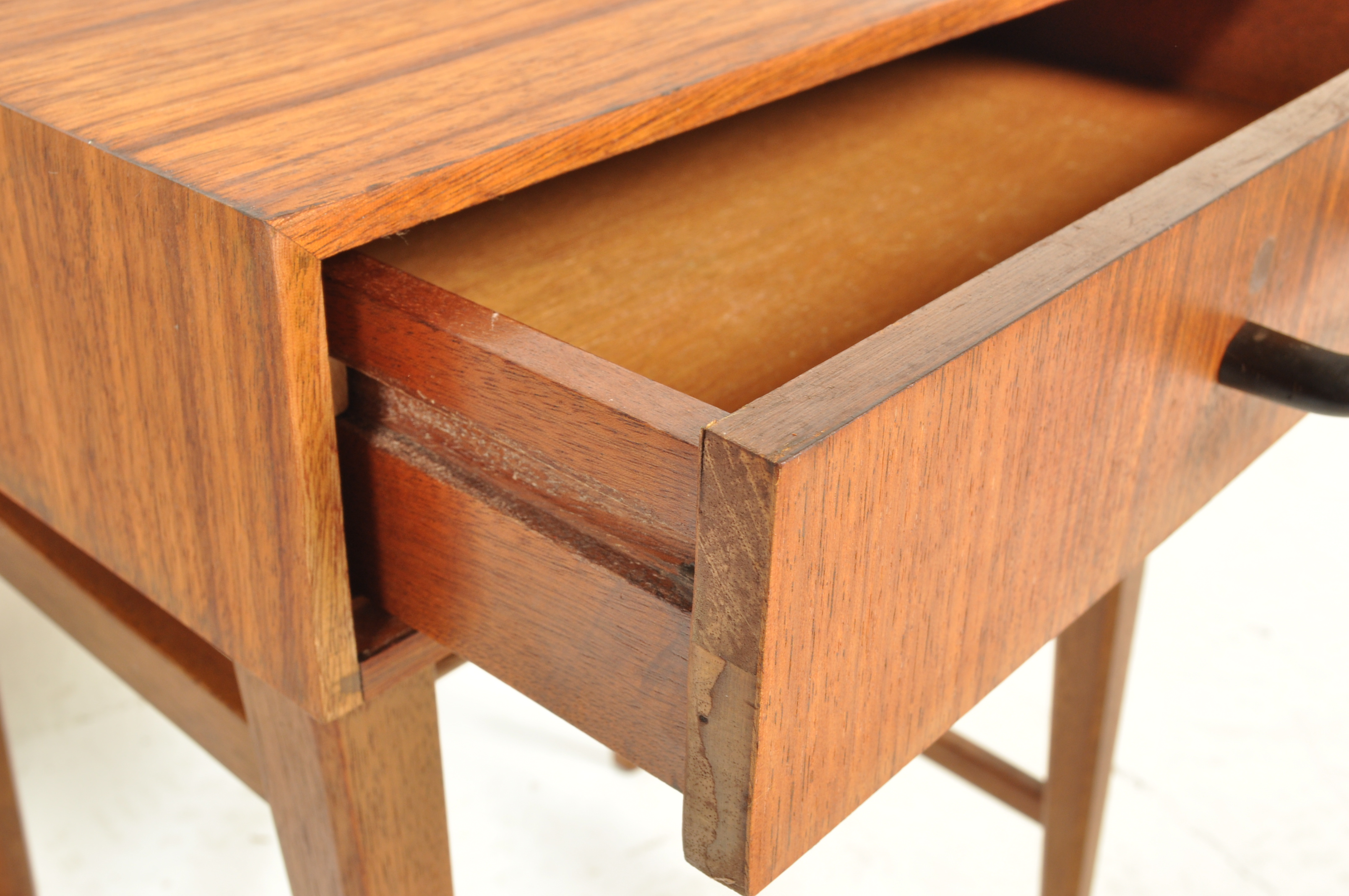 1960’S TEAK WOOD BEDSIDE CABINETS / TABLES BY MEREDEW - Bild 8 aus 8