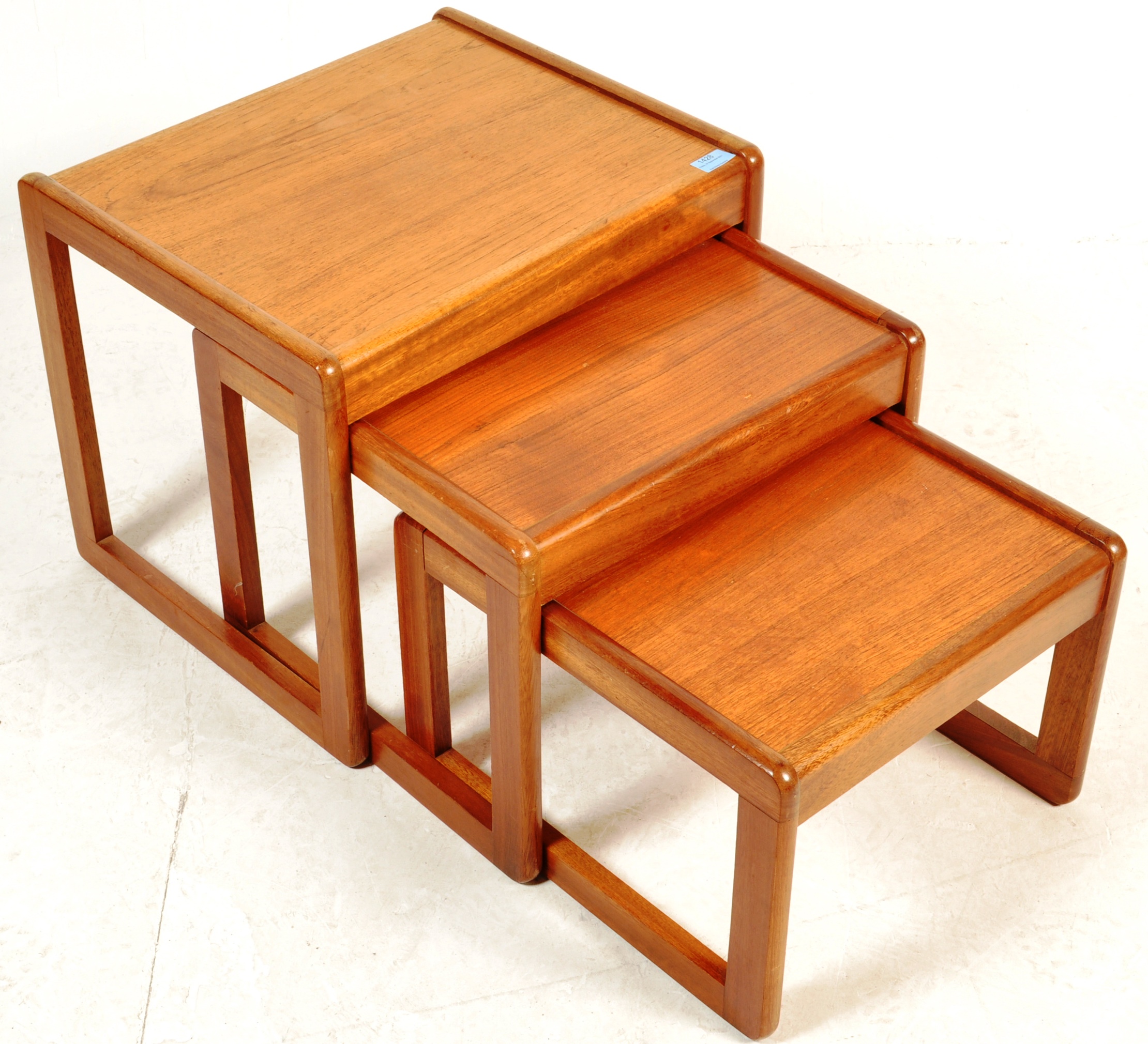 RETRO VINTAGE TEAK G PLAN STYLE NEST OF TABLES - Bild 2 aus 5