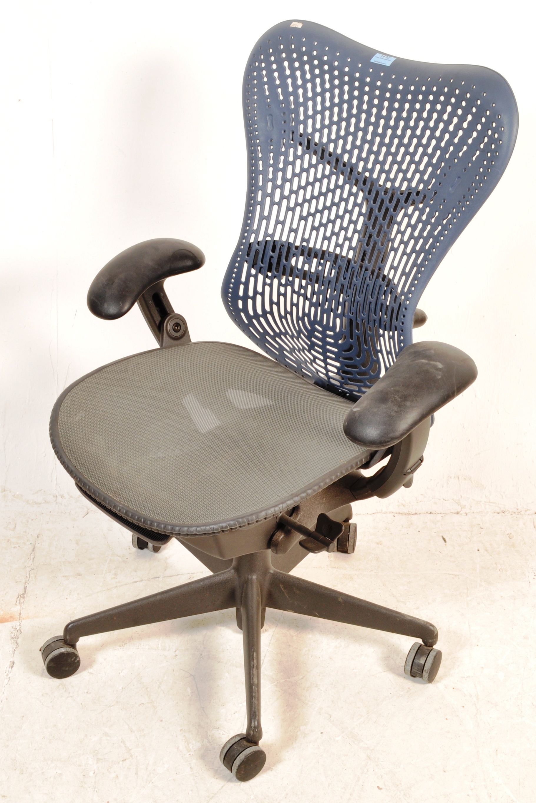 HERMAN MILLER - STUDIO 7.5 - MIRRA 2 - DESK CHAIR - Bild 2 aus 5