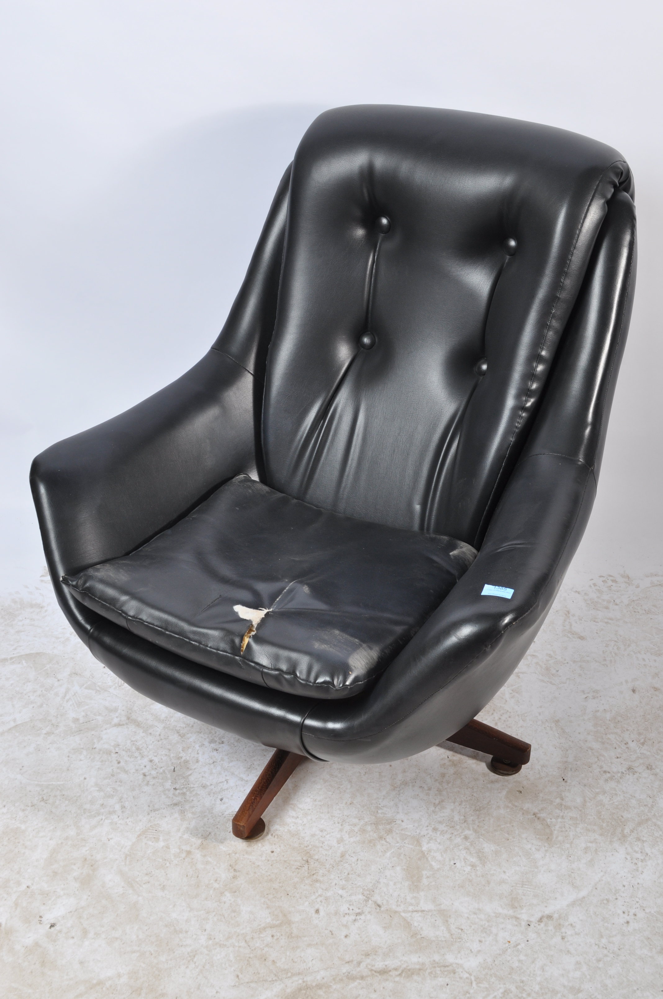 VINTAGE 20TH CENTURY BLACK LEATHER EGG CHAIR - Image 2 of 4