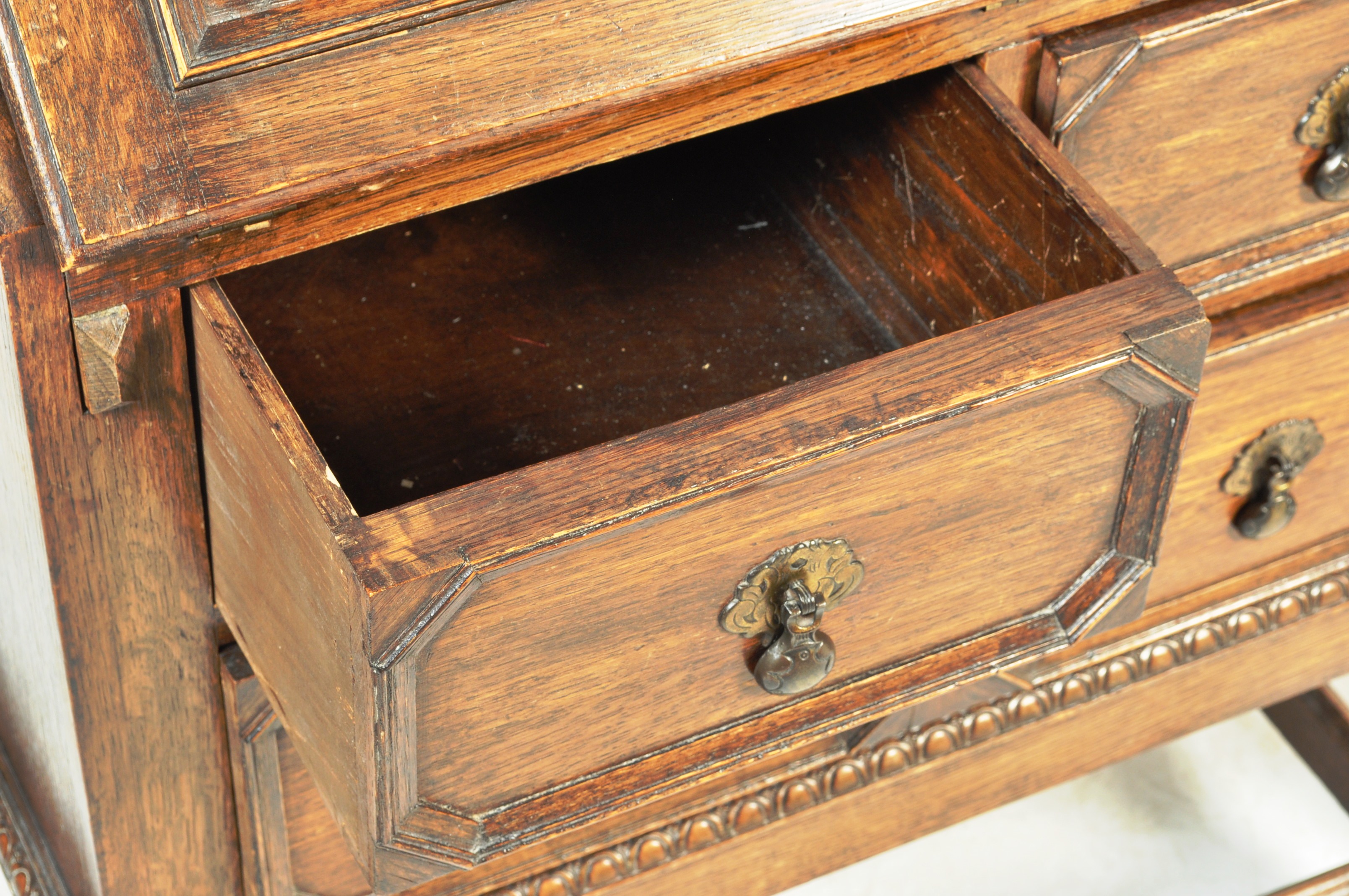 EARLY 20TH CENTURY 1920S BUREAU AND A THRONE CHAIR - Image 7 of 8