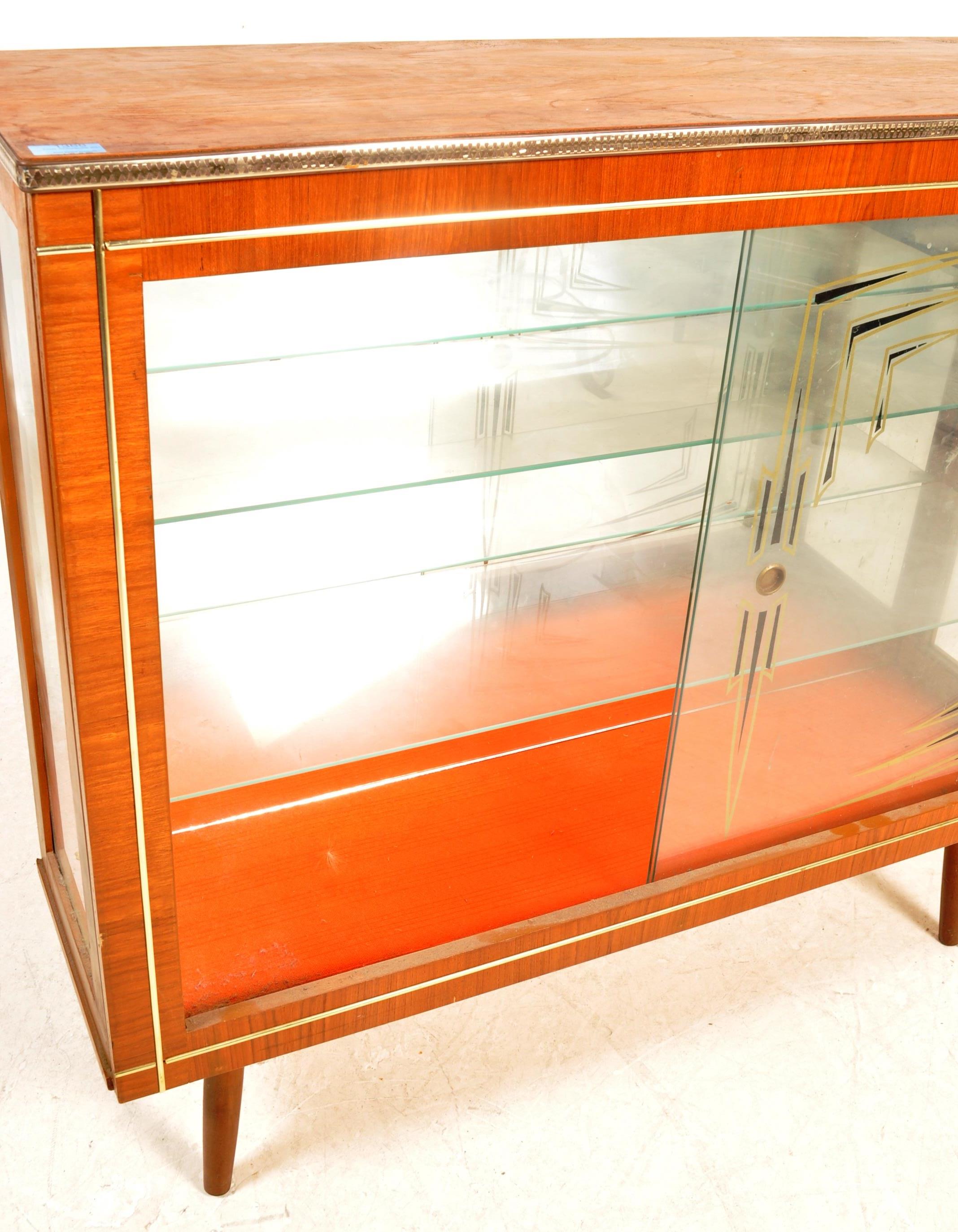 RETRO VINTAGE MID 20TH CENTURY 1950S CHINA DISPLAY CABINET - Bild 4 aus 5