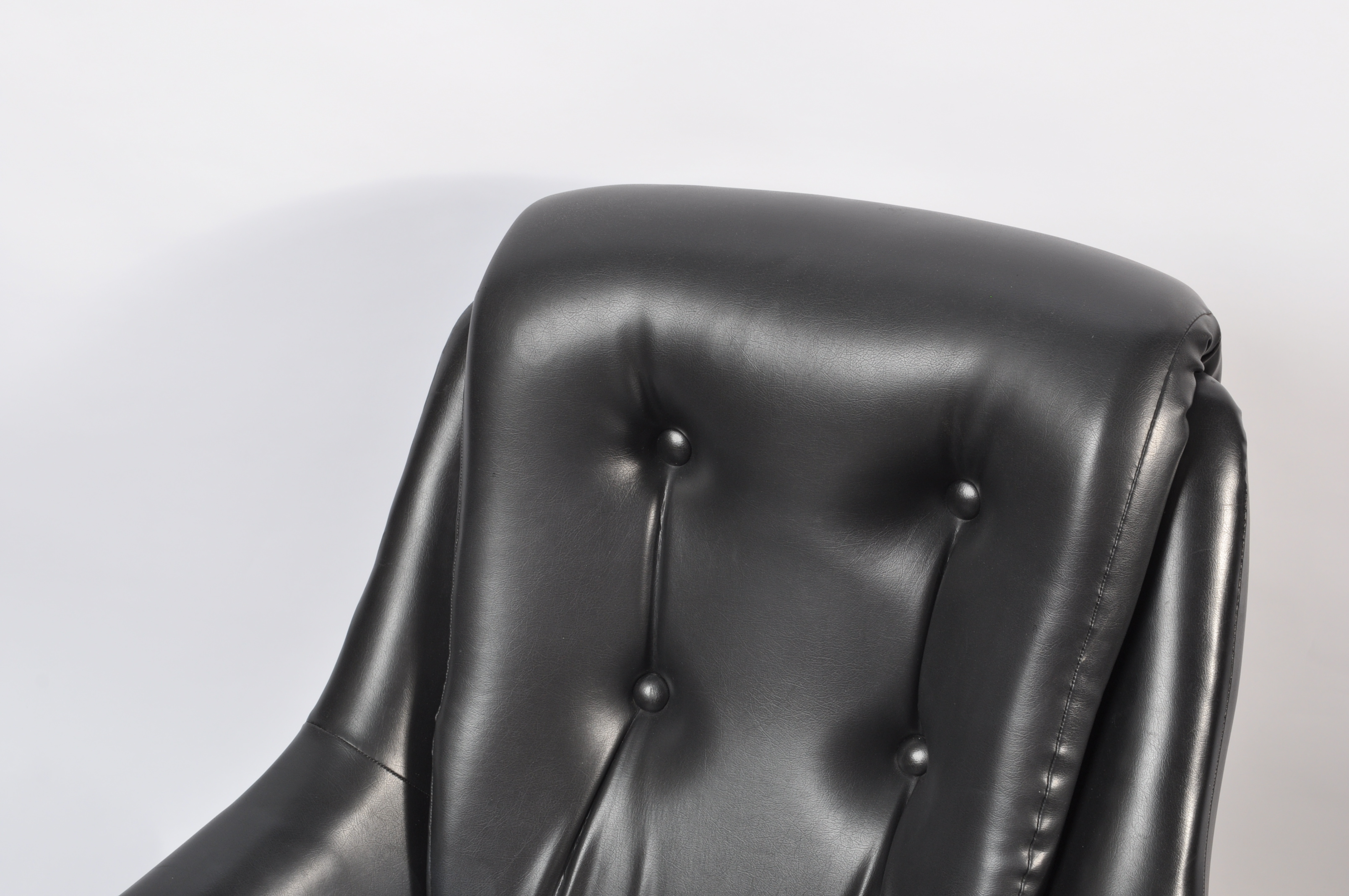 VINTAGE 20TH CENTURY BLACK LEATHER EGG CHAIR - Image 3 of 4