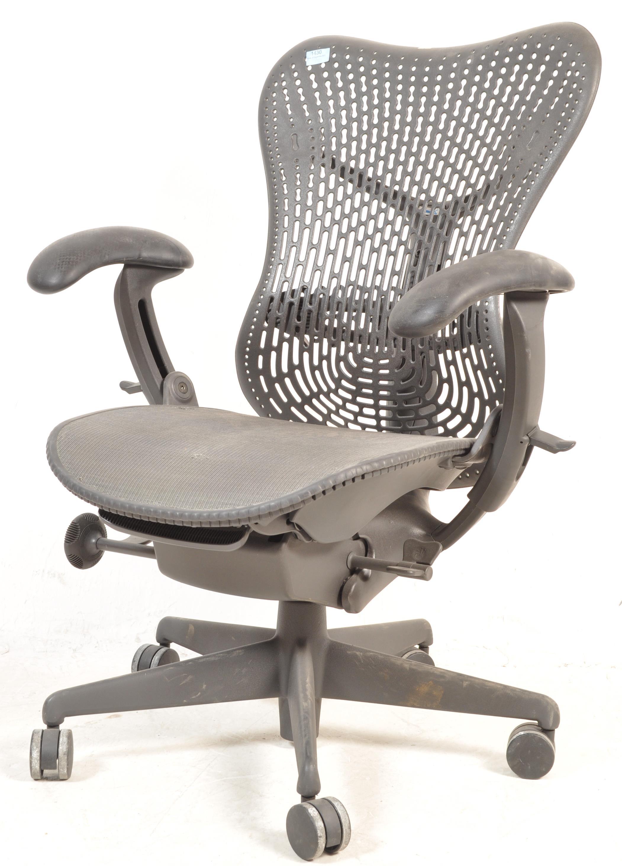 HERMAN MILLER - STUDIO 7.5 - MIRRA 2 - DESK CHAIR