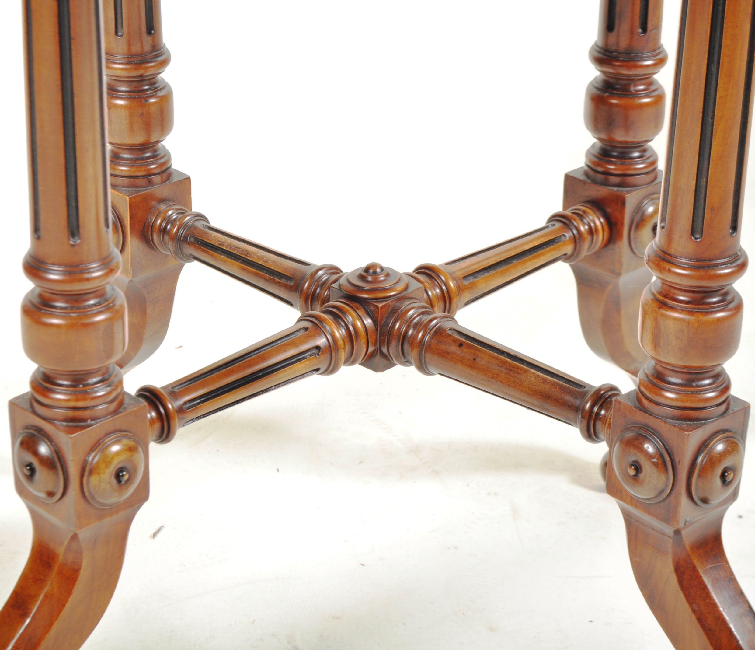 19TH CENTURY VICTORIAN AESTHETIC WALNUT GILLOW MANNER TABLE - Image 3 of 5