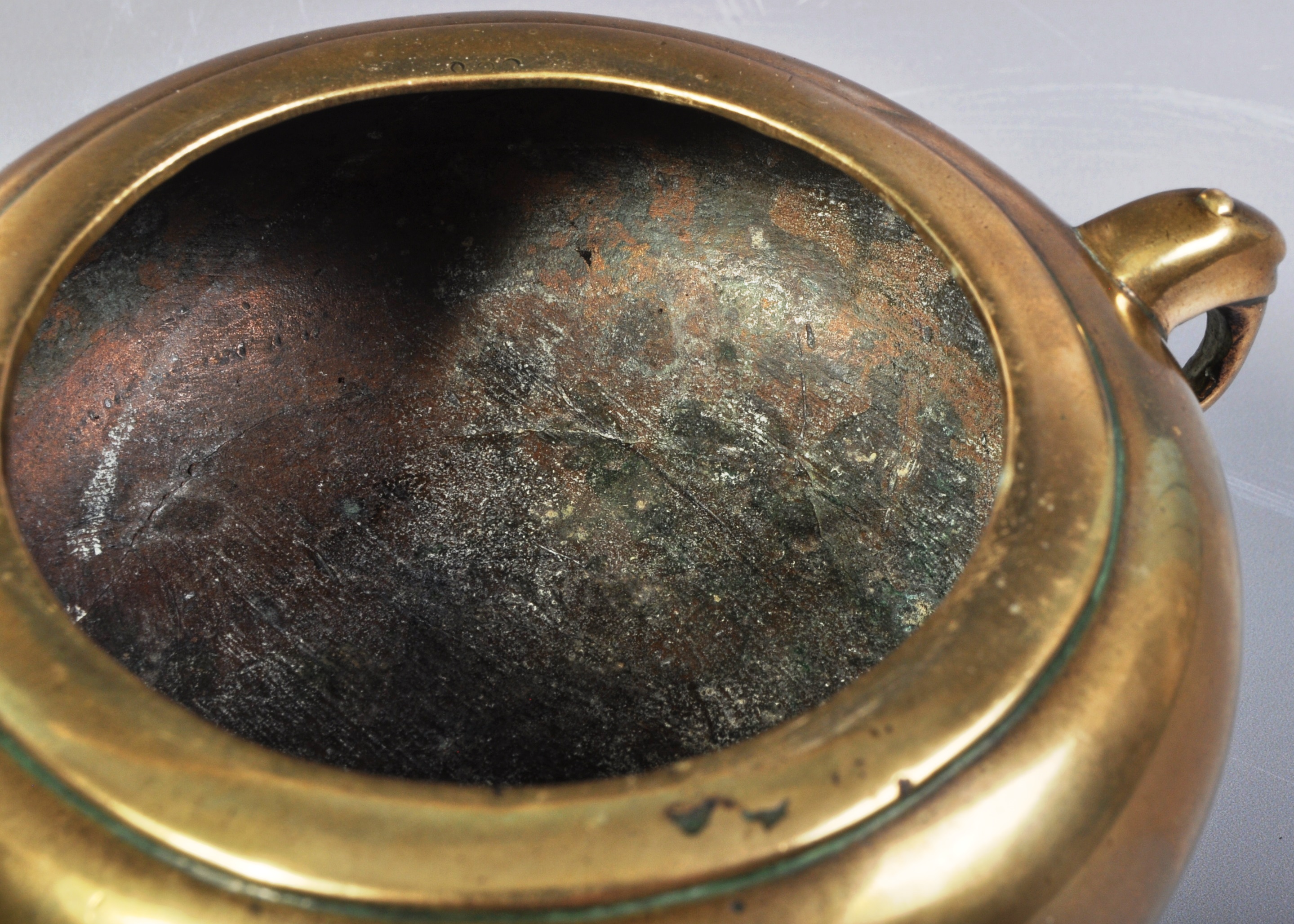 19TH CENTURY CHINESE QING DYNASTY BRONZE LIDDED CENSER BOWL - Image 8 of 9