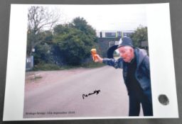 THE GREAT TRAIN ROBBERY - RONNIE BIGGS SIGNED PHOTO W/THUMBPRINT