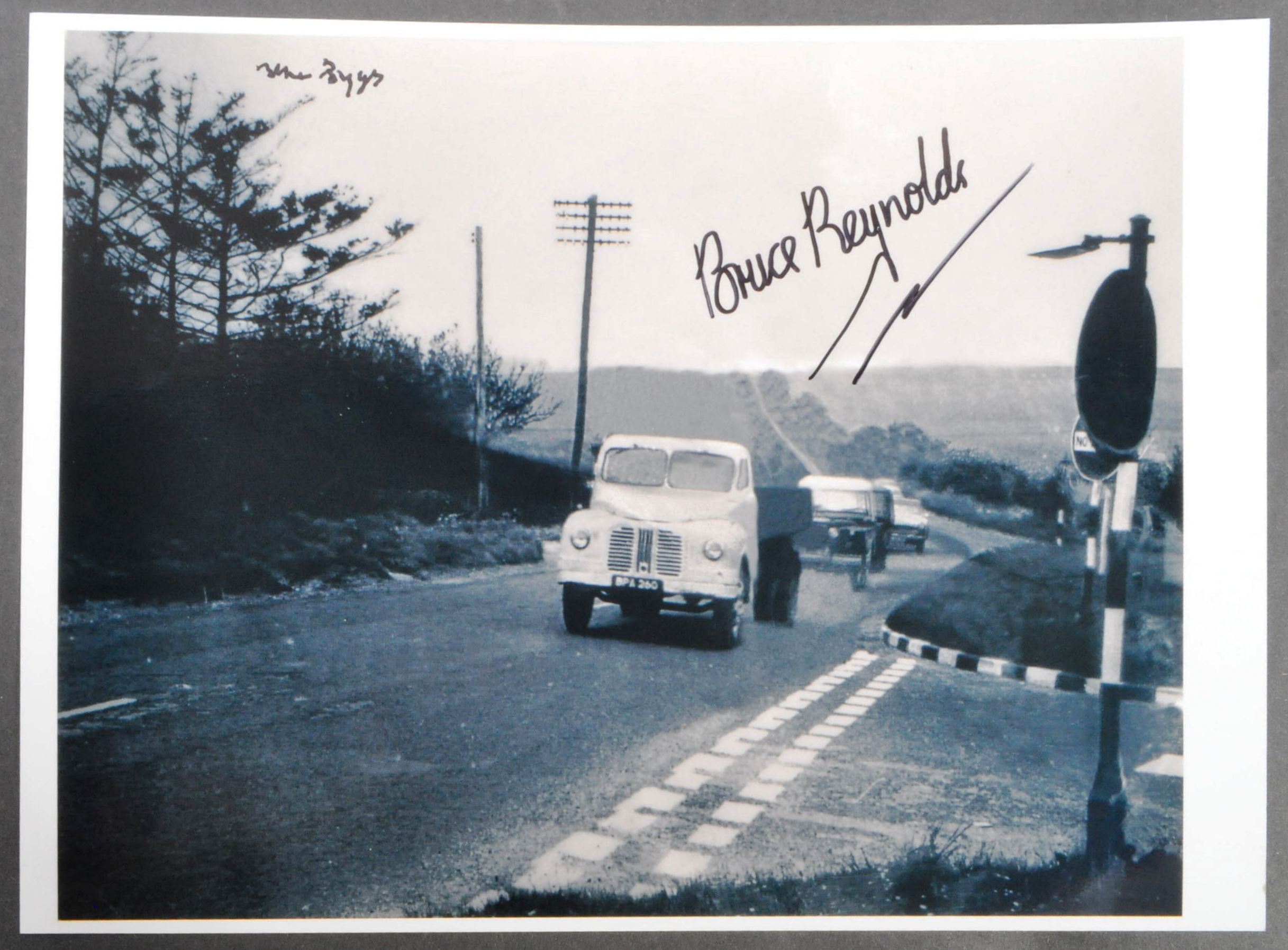 THE GREAT TRAIN ROBBERY - BRUCE REYNOLDS & RONNIE BIGGS SIGNED PHOTO