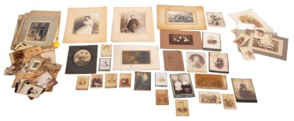 VICTORIAN 19TH CENTURY CARTE DE VISITES & CABINET PHOTOGRAPHS