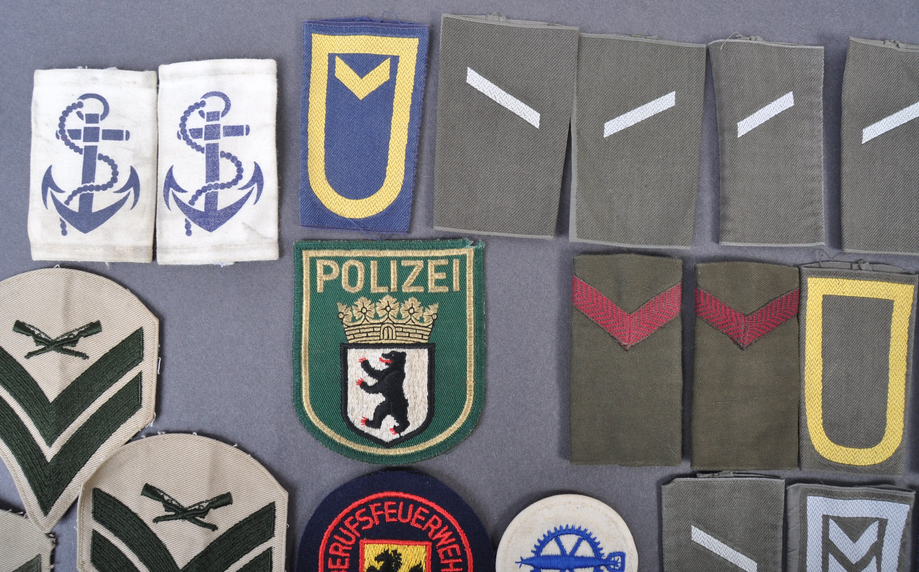 LARGE COLLECTION OF ASSORTED BRITISH NAVY UNIFORM CLOTH PATCHES - Image 5 of 6