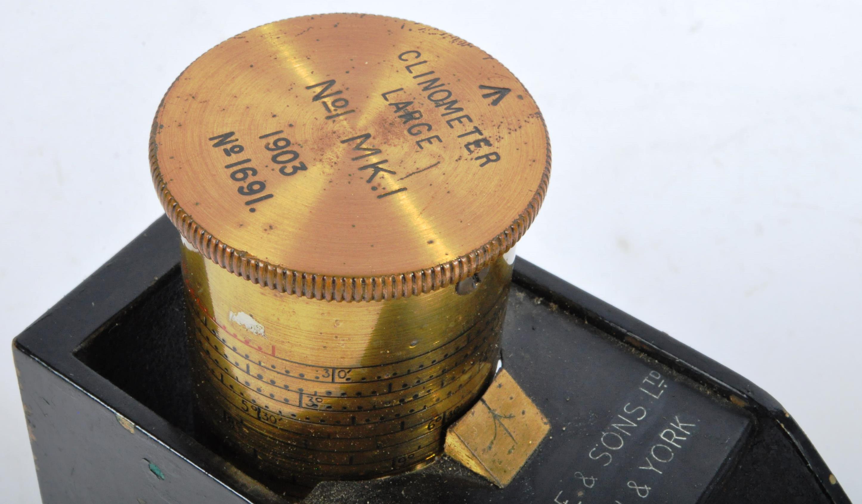 EDWARDIAN 1903 BRITISH ARMY T. COOKE & SONS CLINOMETER - Image 3 of 10