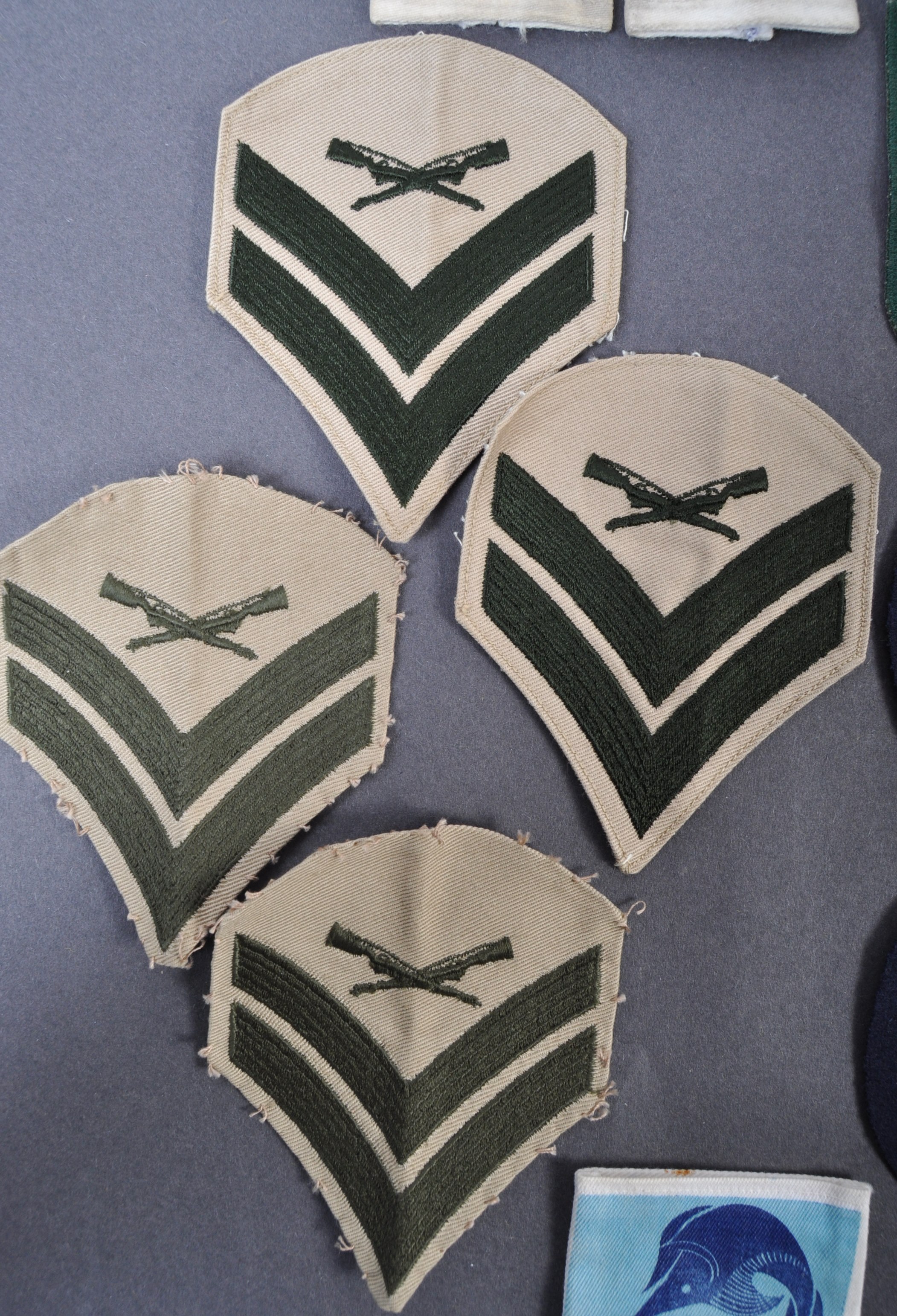 LARGE COLLECTION OF ASSORTED BRITISH NAVY UNIFORM CLOTH PATCHES - Image 3 of 6