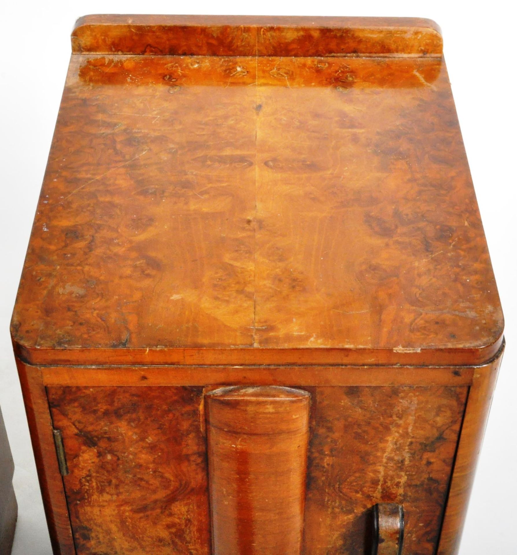 PAIR OF 1930S ART DECO WALNUT BEDSIDE TABLE CUPBOARDS - Image 5 of 7