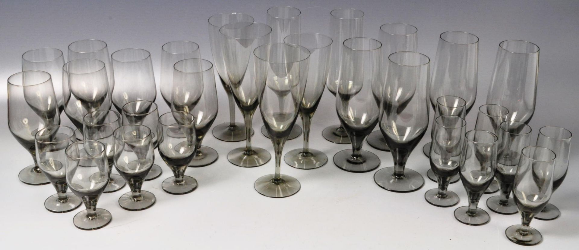 OFFEFORS - COLLECTION OF SMOKEY GLASS DRINKING GLASSES - Bild 2 aus 7