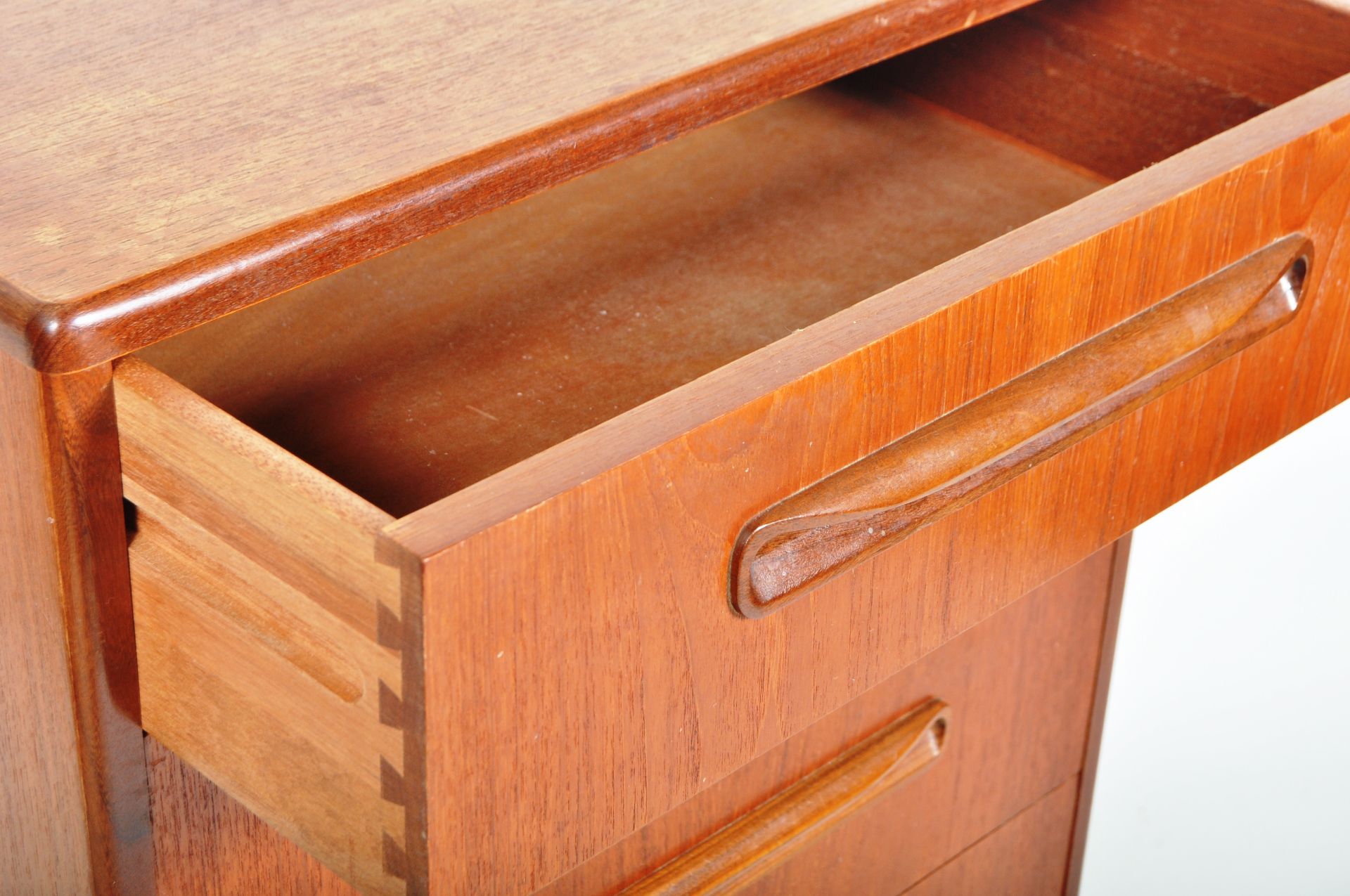 VICTOR B WILKINS - G PLAN - FRESCO RANGE - SIX DRAWER CHEST - Image 3 of 5