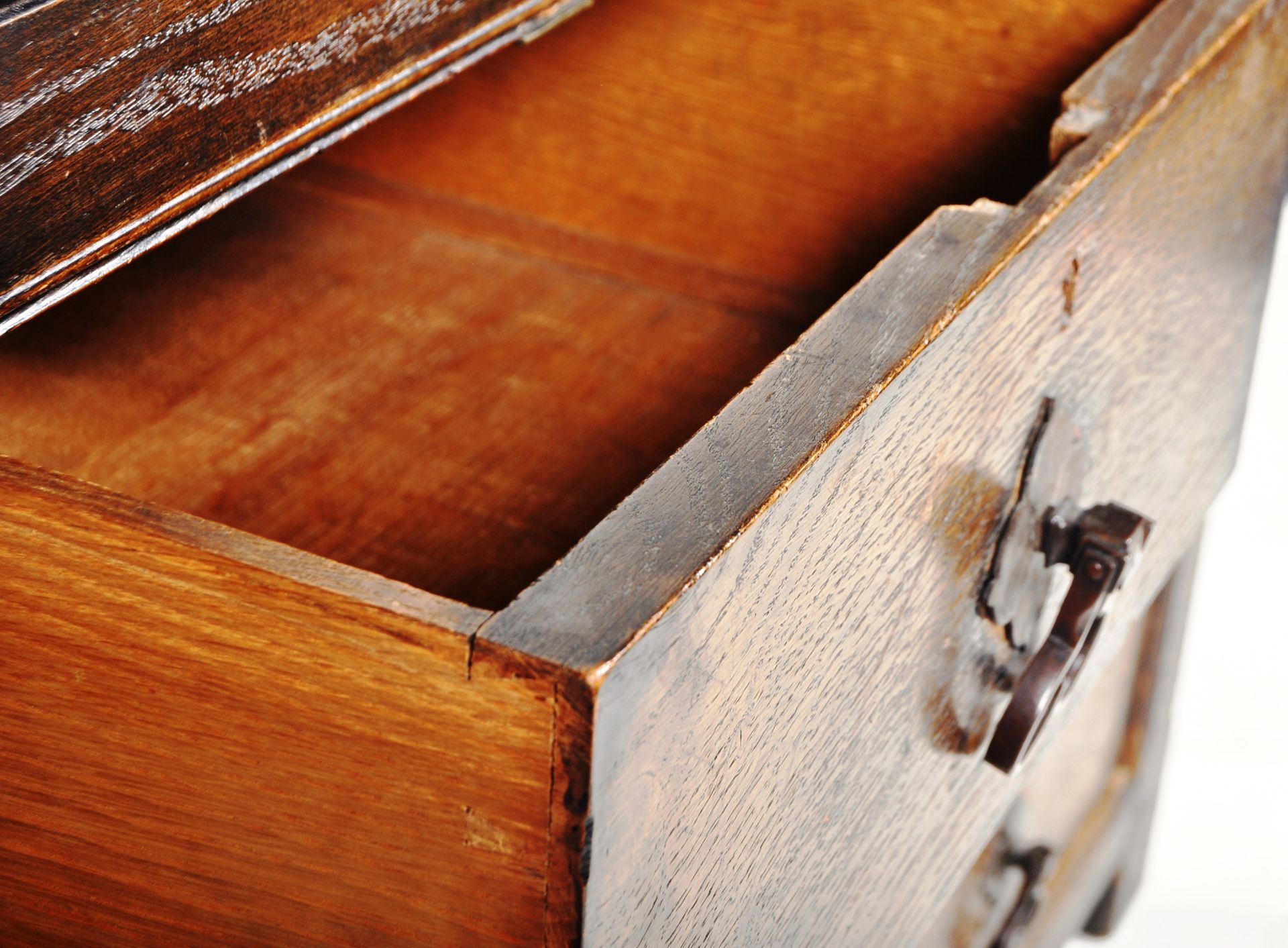 LIBERTY OF LONDON ARTS & CRAFTS OAK CHEST OF DRAWERS - Image 4 of 10