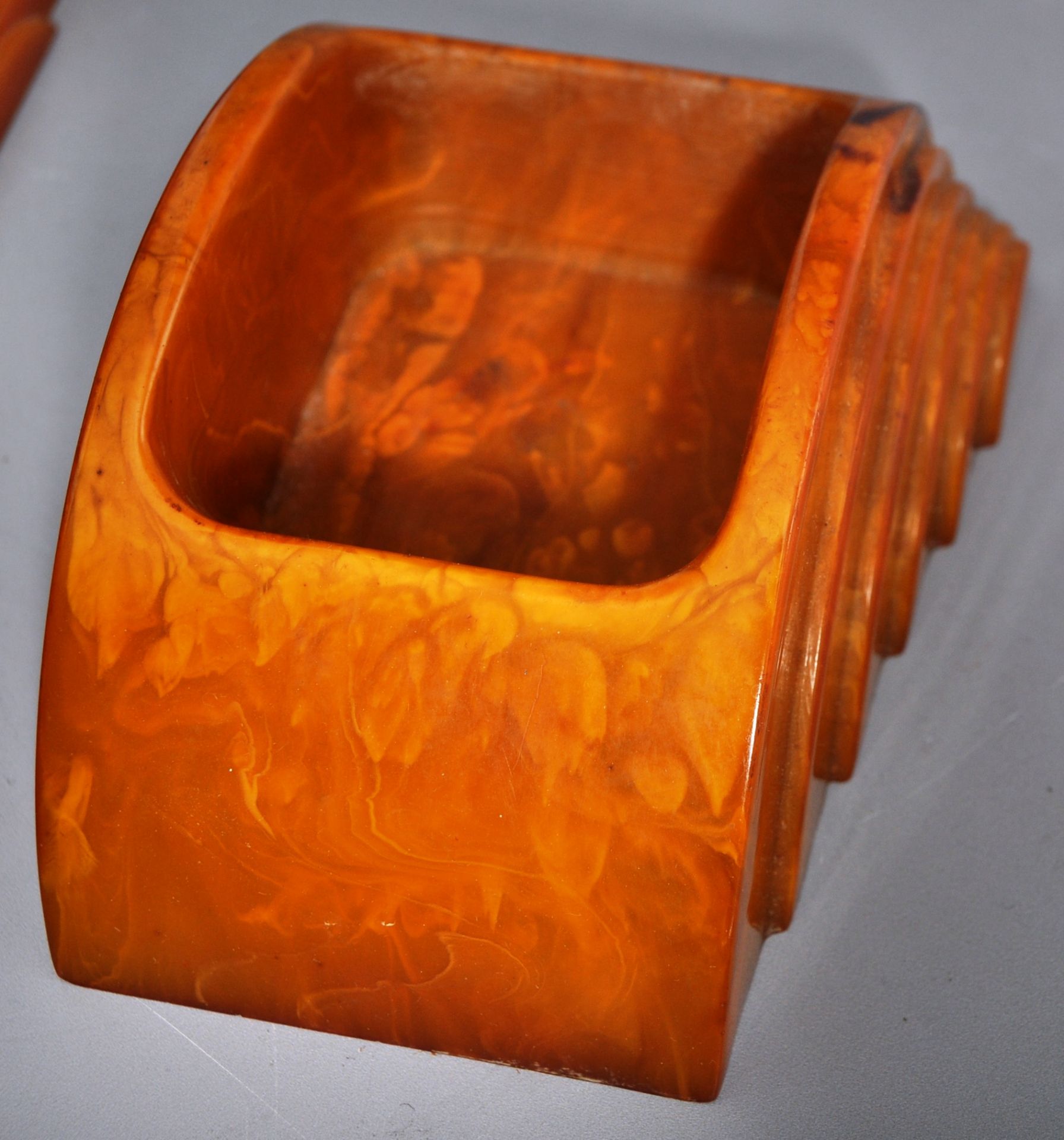 CARVACRAFT - TWO ART DECO DESKTOP BUTTERSCOTCH BAKELITE DESK ITEMS - Image 5 of 9