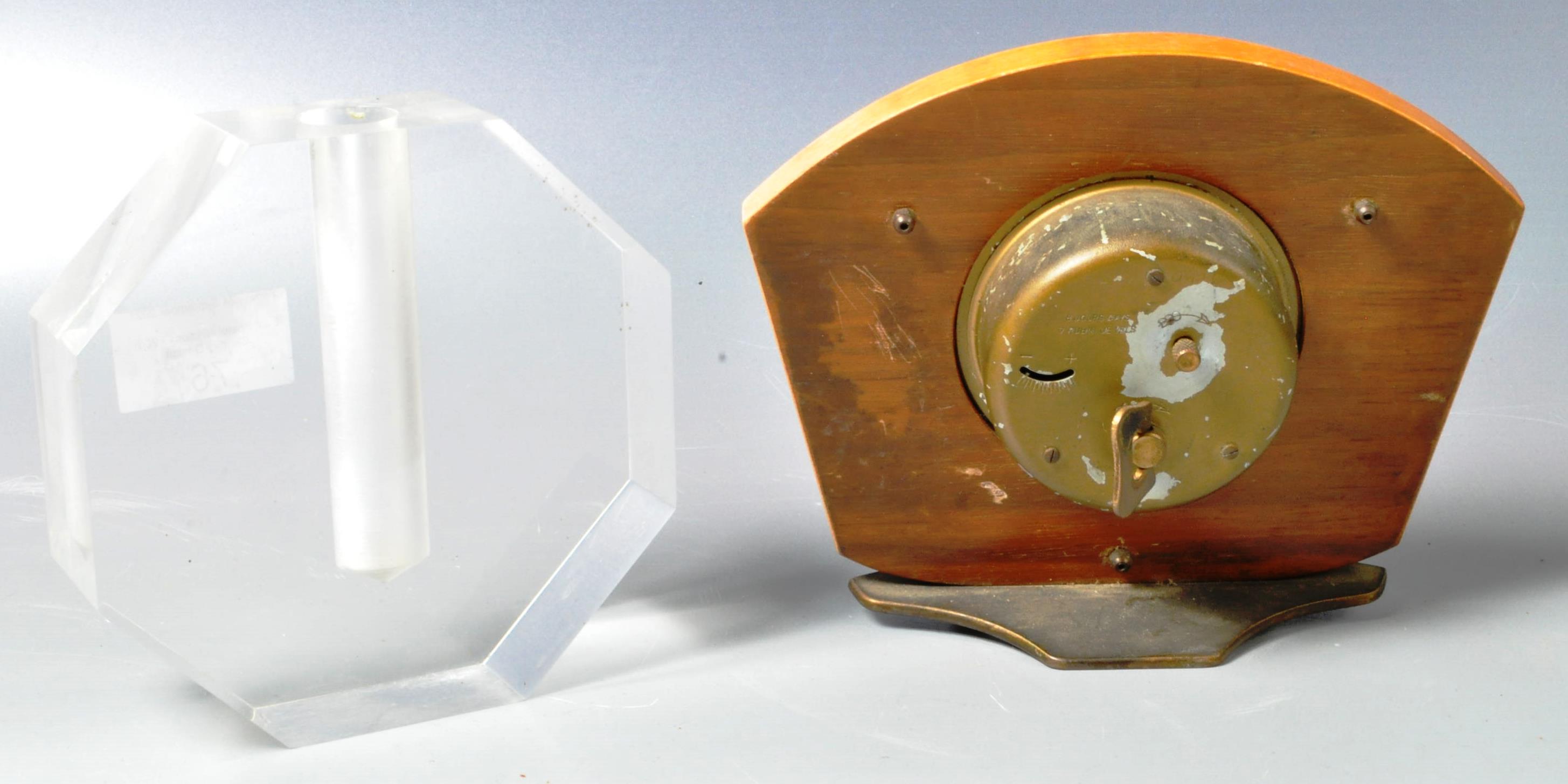 RETRO VINTAGE METAMEC ART DECO MANTLE CLOCK & PERSPEX VASE - Image 4 of 4