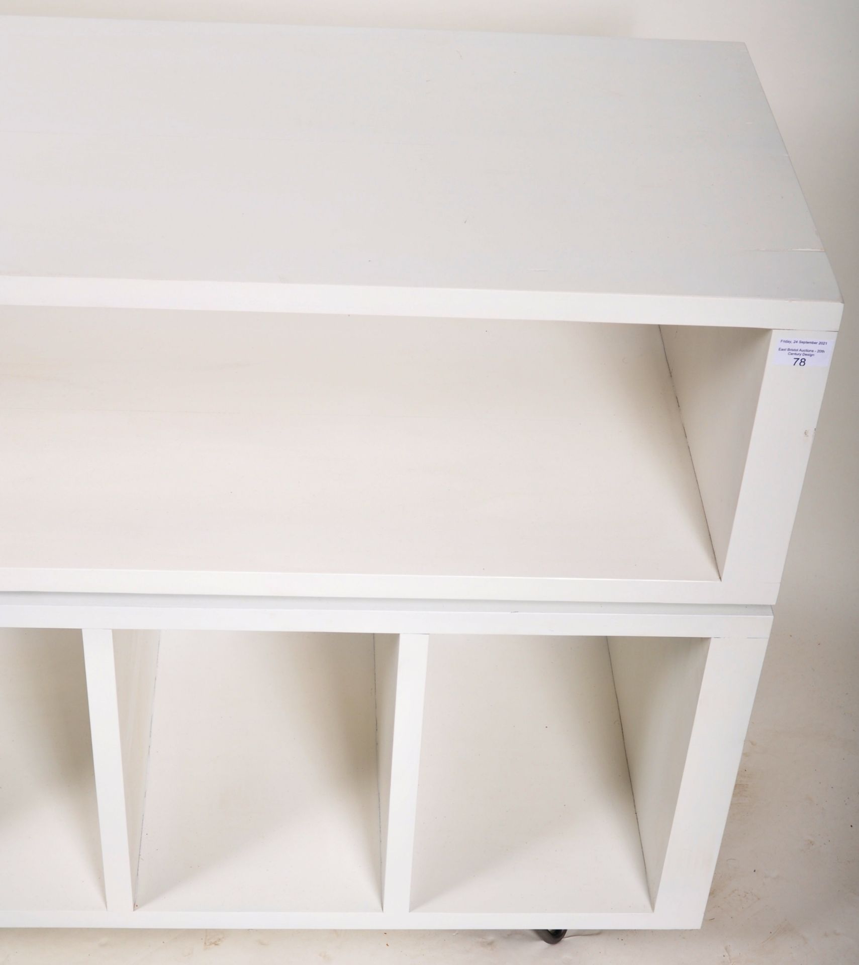 CONTEMPORARY MODERNIST MINIMALIST WHITE LAMINATED SIDEBOARD - Image 4 of 5