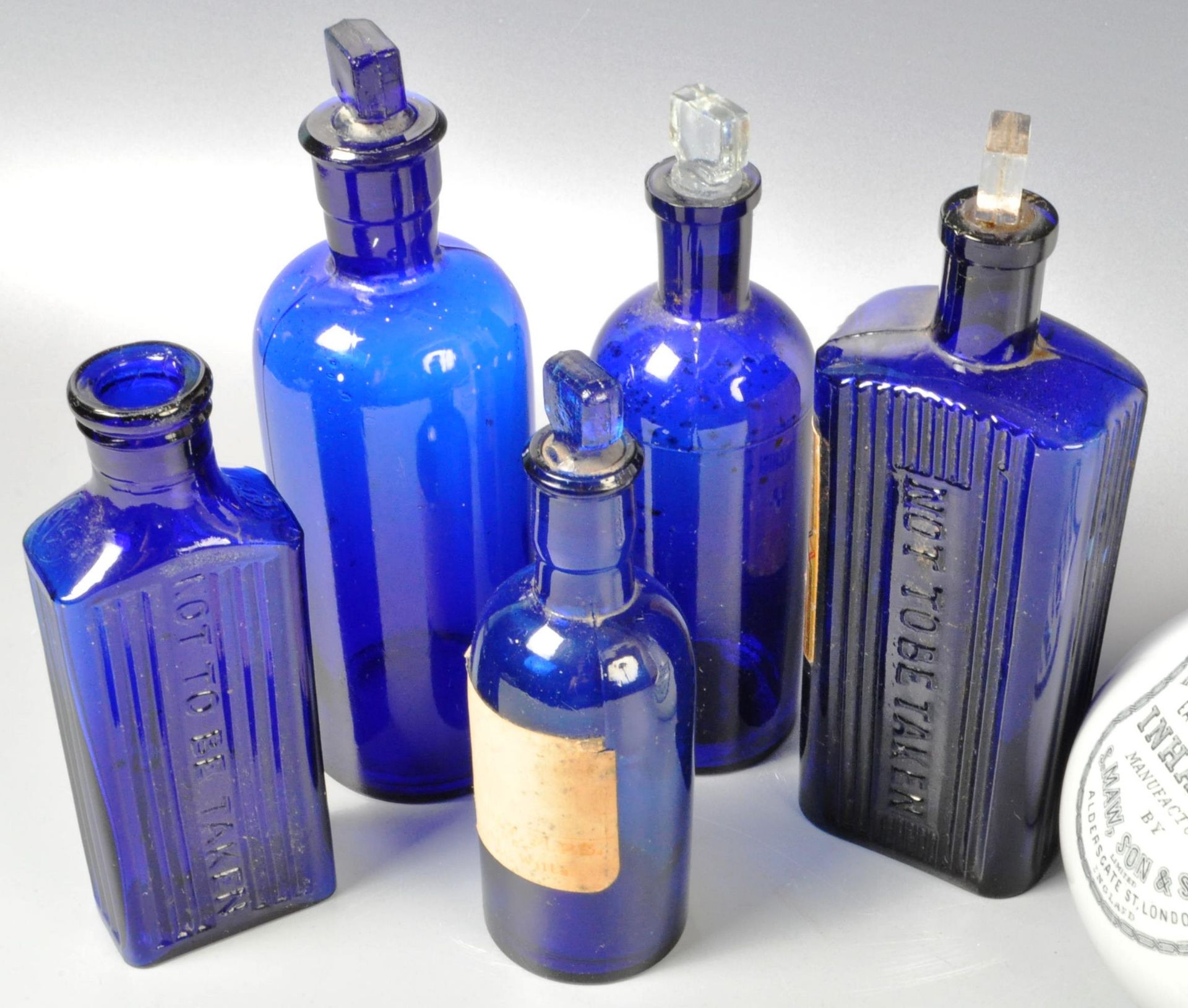 COLLECTION OF 19TH CENTURY & LATER APOTHECARY ITEMS - Bild 3 aus 8