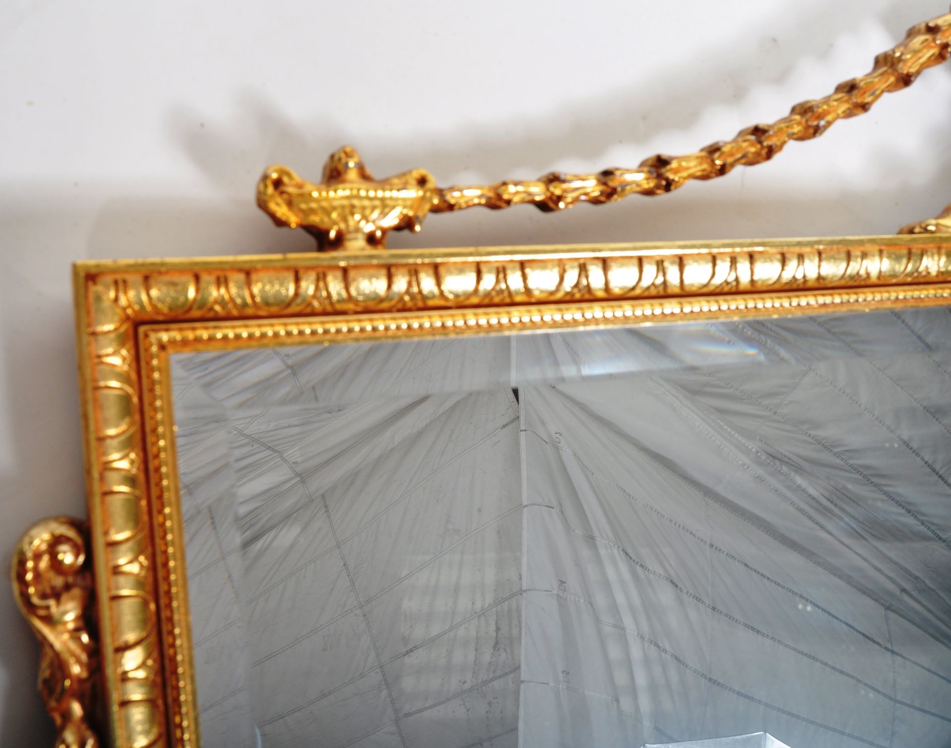 CONTEMPORARY GILT FRAMED HANGING MIRROR - Image 3 of 6