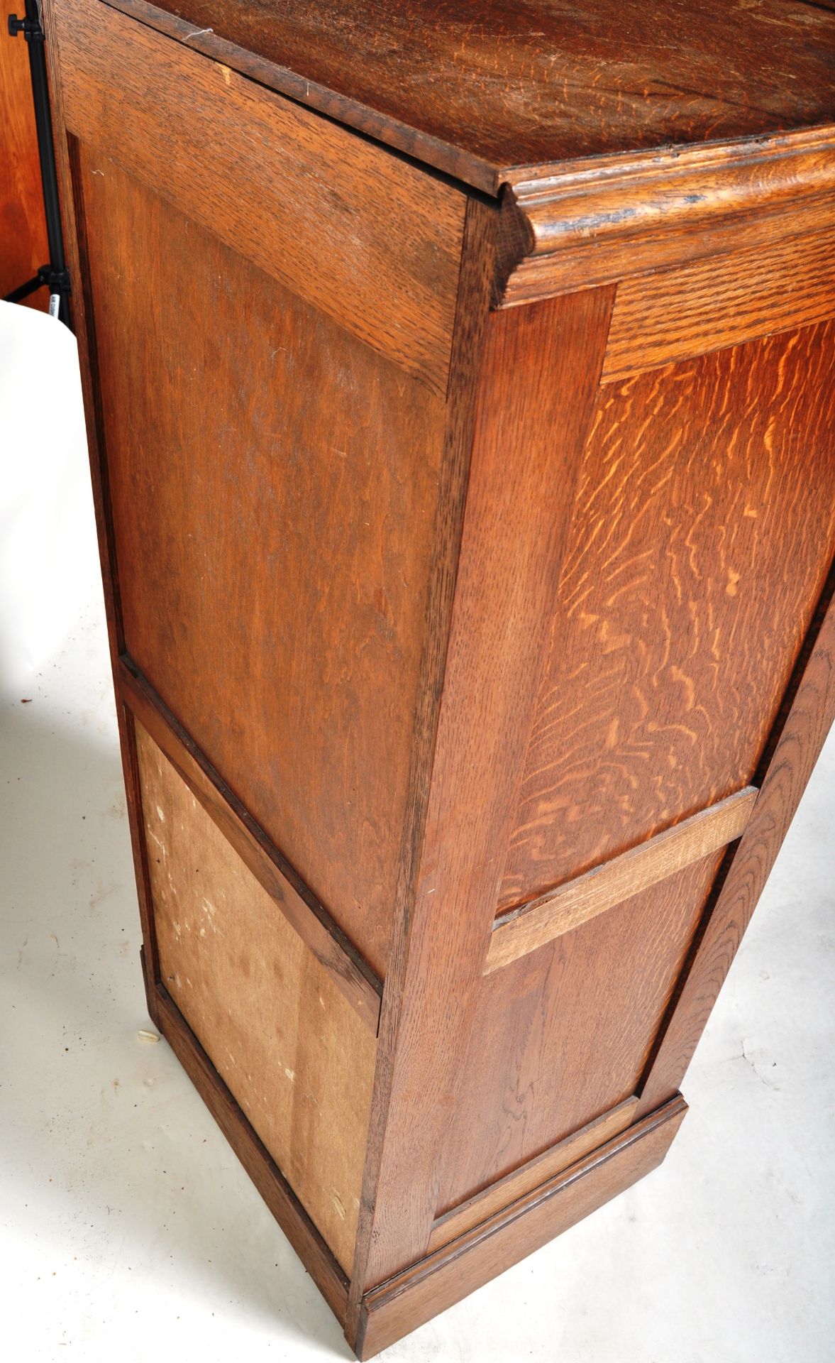 EARLY 20TH CENTURY VINTAGE OAK TAMBOUR FRONTED CABINET - Image 6 of 7