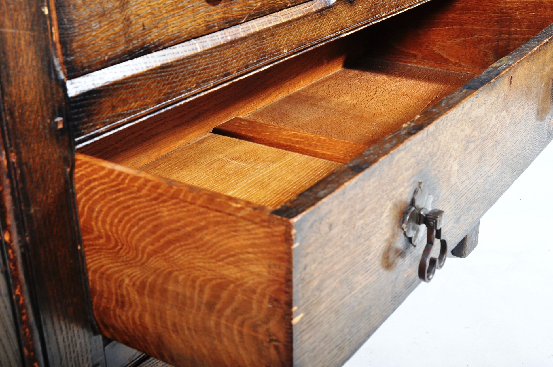 LIBERTY OF LONDON ARTS & CRAFTS OAK CHEST OF DRAWERS - Image 5 of 10