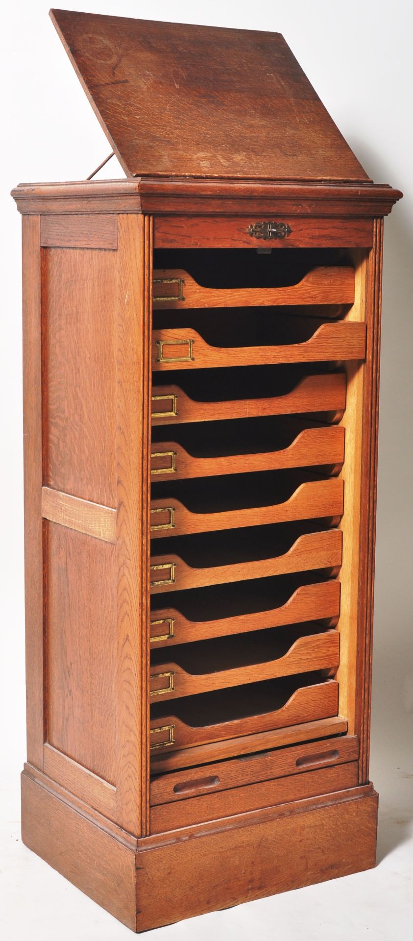 EARLY 20TH CENTURY VINTAGE OAK TAMBOUR FRONTED CABINET - Image 4 of 7