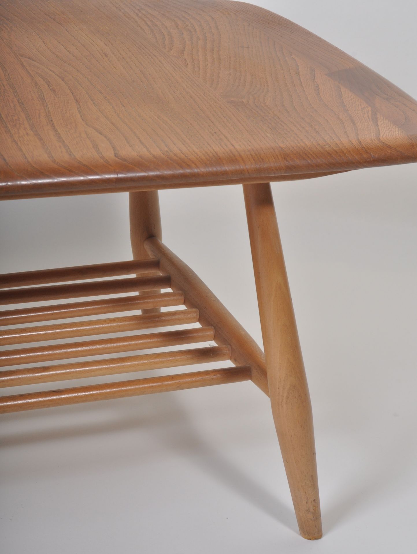 LUCIAN ERCOLANI - ERCOL MODEL 459 COFFEE TABLE - Image 5 of 6