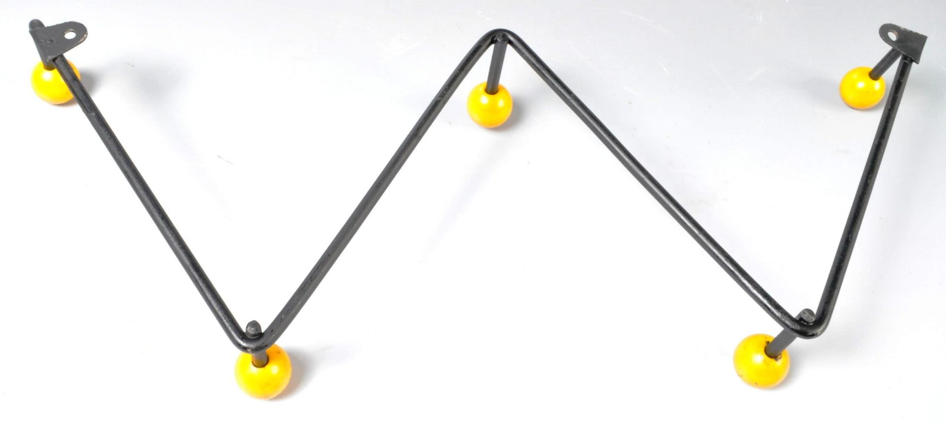 MID 20TH CENTURY SPUTNIK ATOMIC COAT HOOK RACK OF 'W' SHAPE - Image 4 of 4