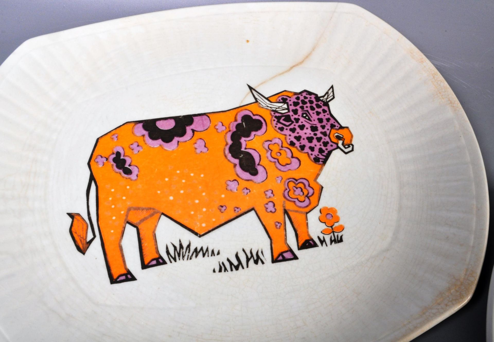 SET OF 1970'S PSYCHEDELIC BEEFEATER COW PLATES - Image 2 of 8