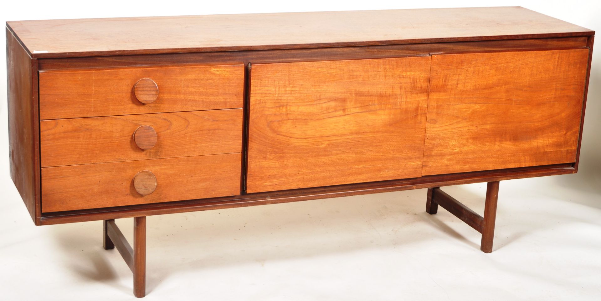 ROBERT HERITAGE - ARCHIE SHINE - 1960'S TEAK WOOD SIDEBOARD - Image 2 of 6