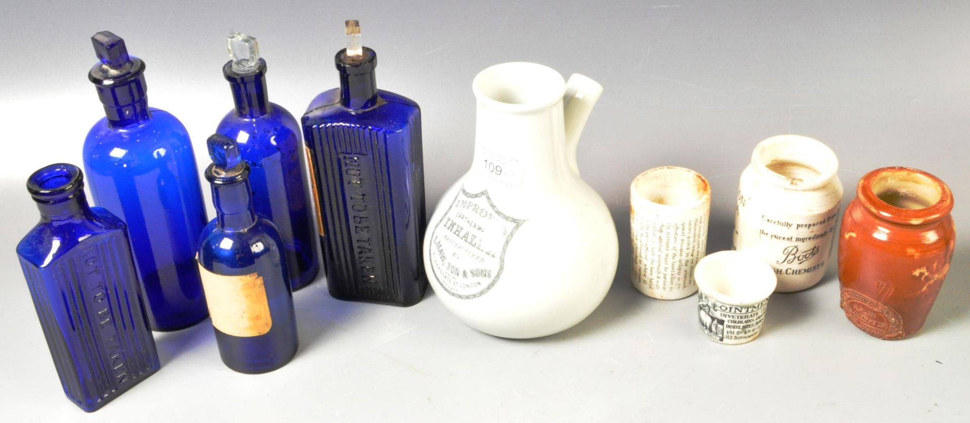 COLLECTION OF 19TH CENTURY & LATER APOTHECARY ITEMS - Bild 2 aus 8