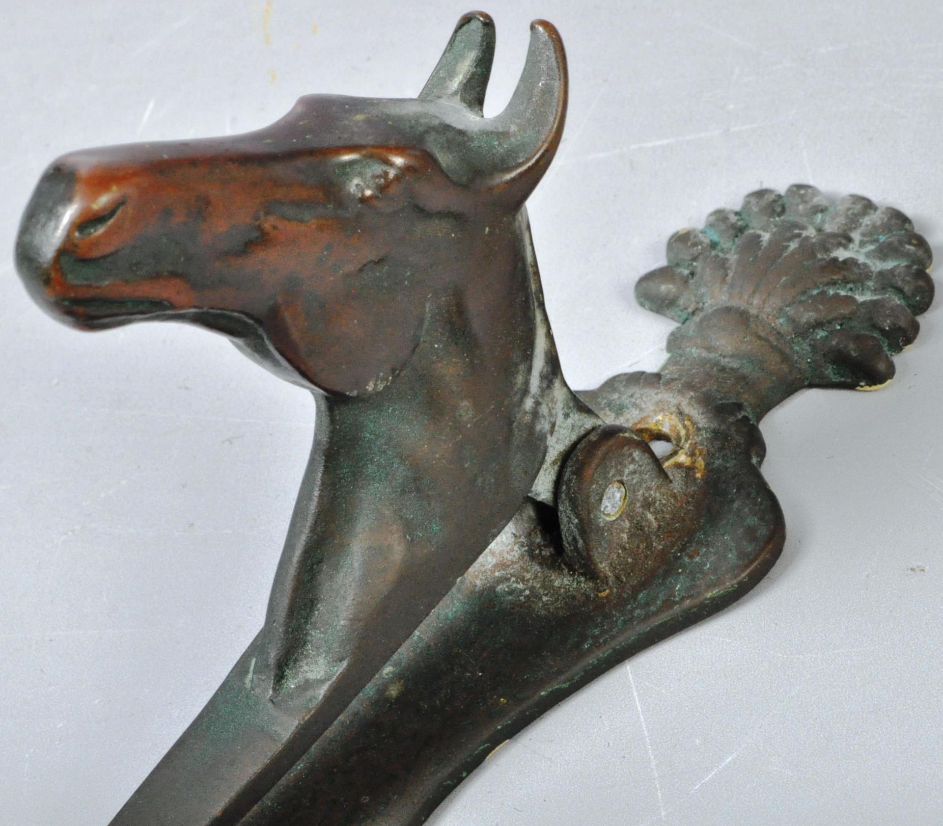 20TH CENTURY HUNTING INTEREST HORSE HEAD DOOR KNOCKER - Image 3 of 6