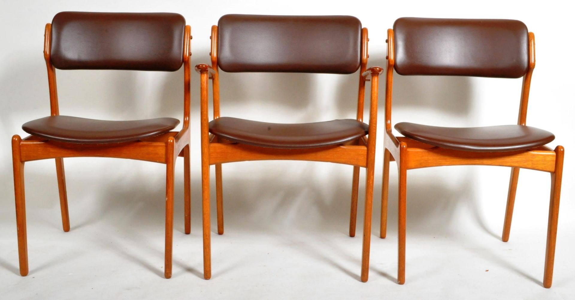 ERIC BUCH - OD MOBLER - MODEL 49 DINING CHAIRS - Image 2 of 16