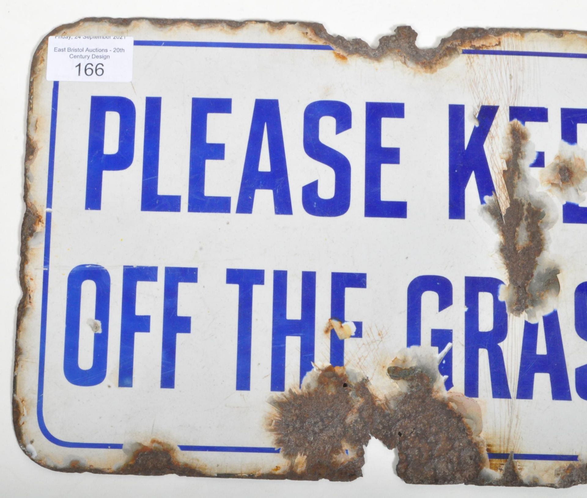 KEEP OFF THE GRASS VINTAGE BLUE AND WHITE ENAMEL SIGN - Image 4 of 9
